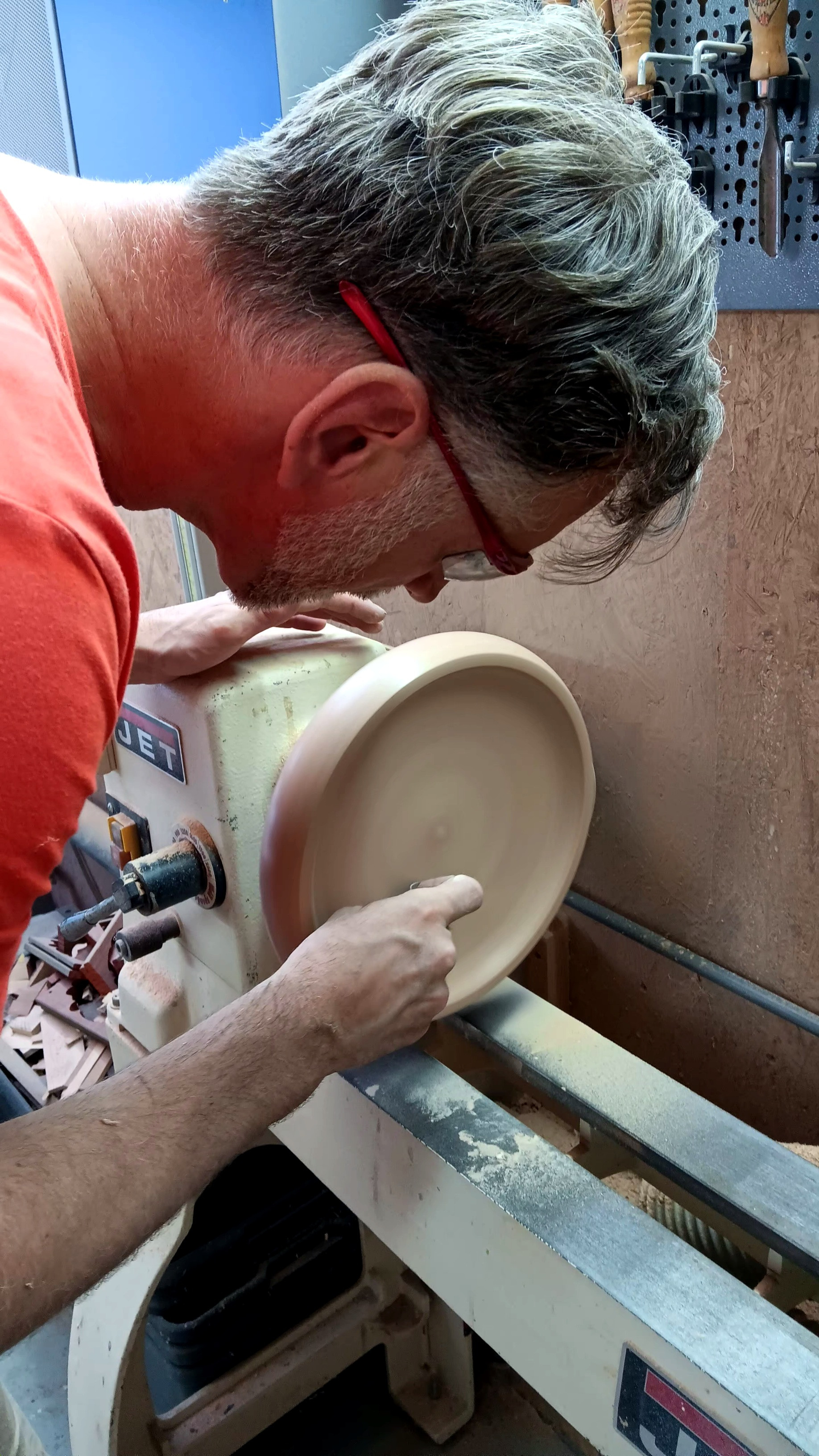 Houtdraaien voor beginners - Schaaldraaien. - Foto