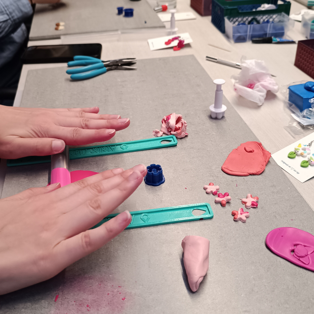 Tienerworkshop juwelen maken uit polymeerklei