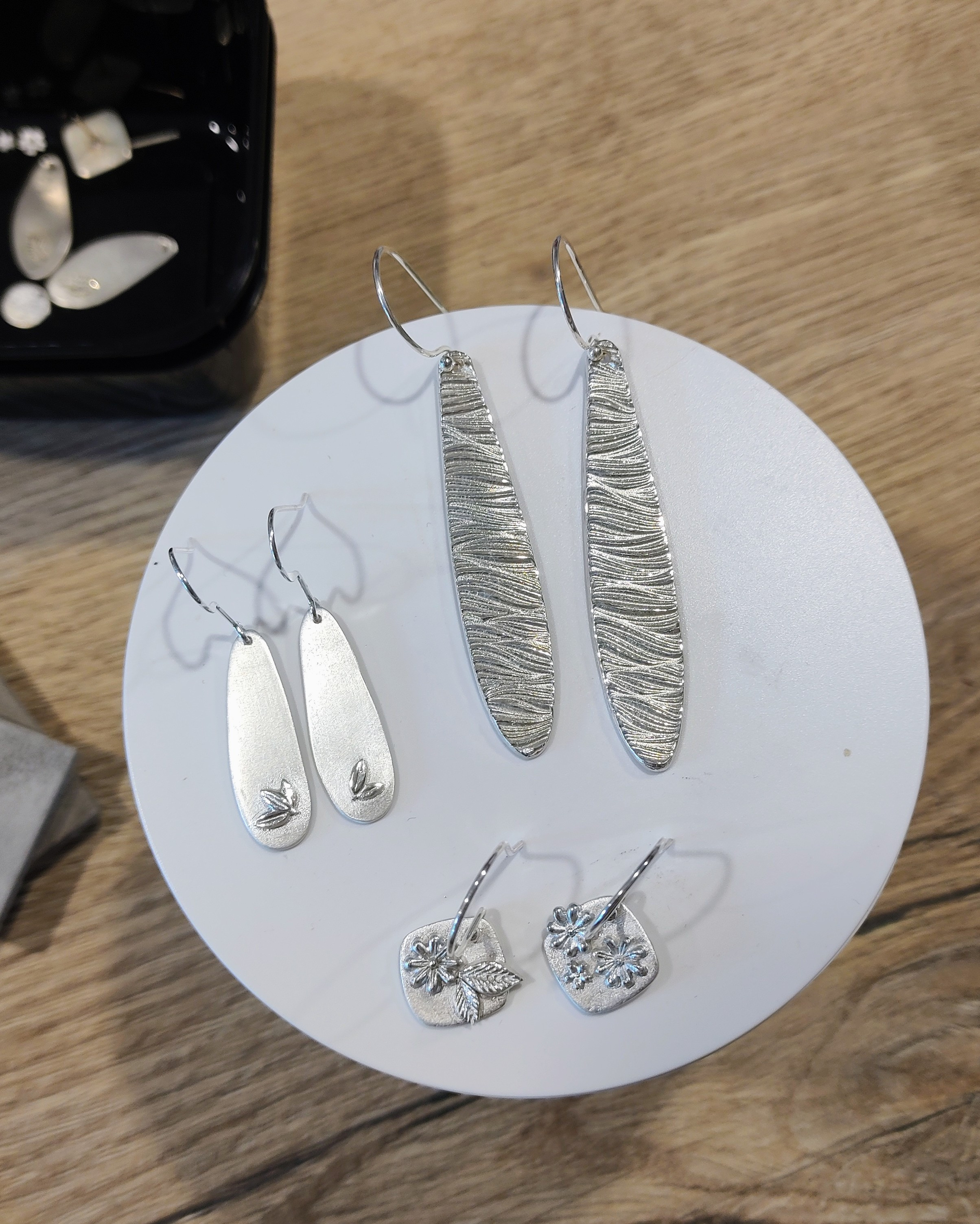 Workshop hanger en/of oorbellen in zilverklei - Foto