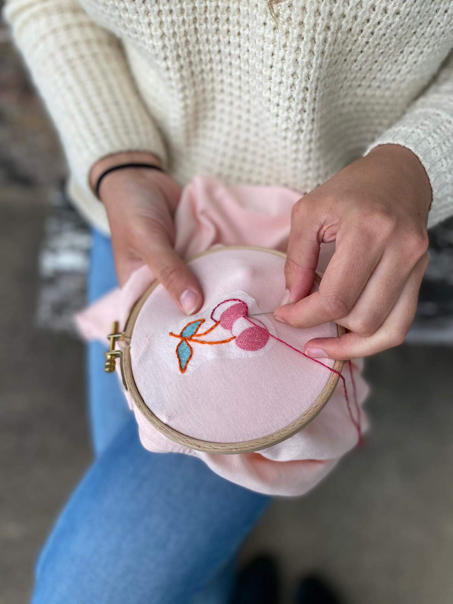 Geef je kleding nieuw leven met borduren (Mini Workshop) - Foto