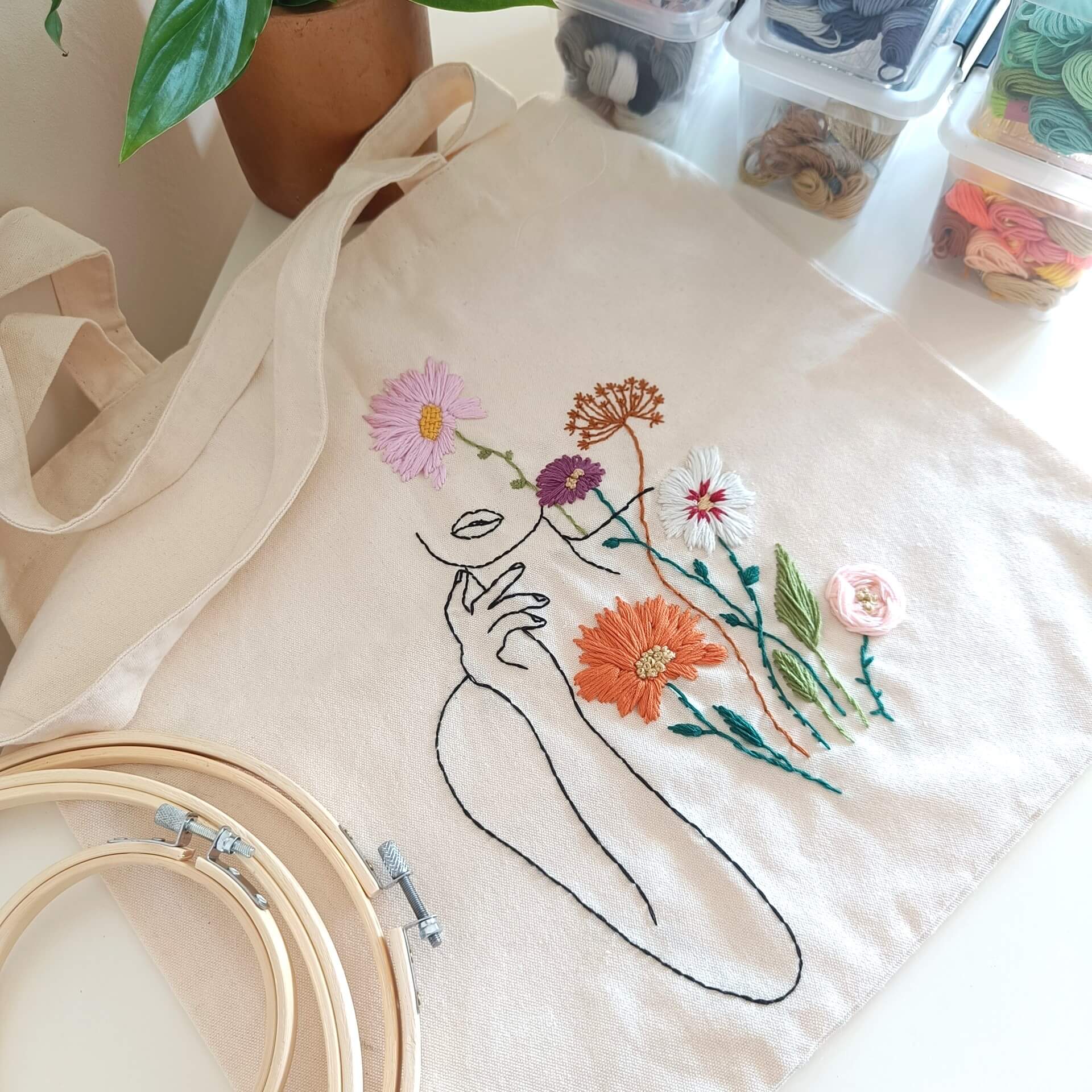 Borduren op textiel: creëer je eigen tote bag! 🪡 - Foto