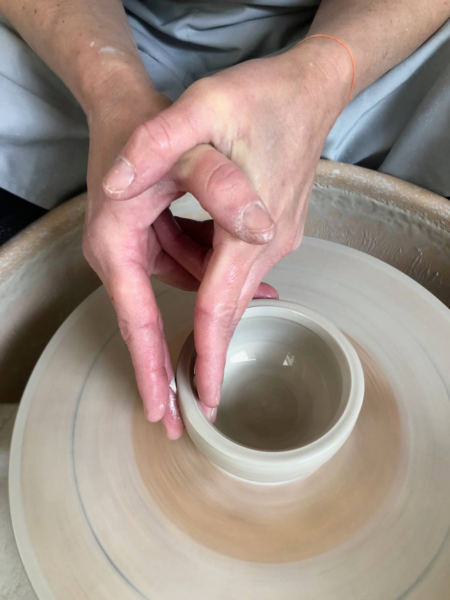 Workshop initiatie pottenbakken: eerste stappen aan de draaischijf - Foto