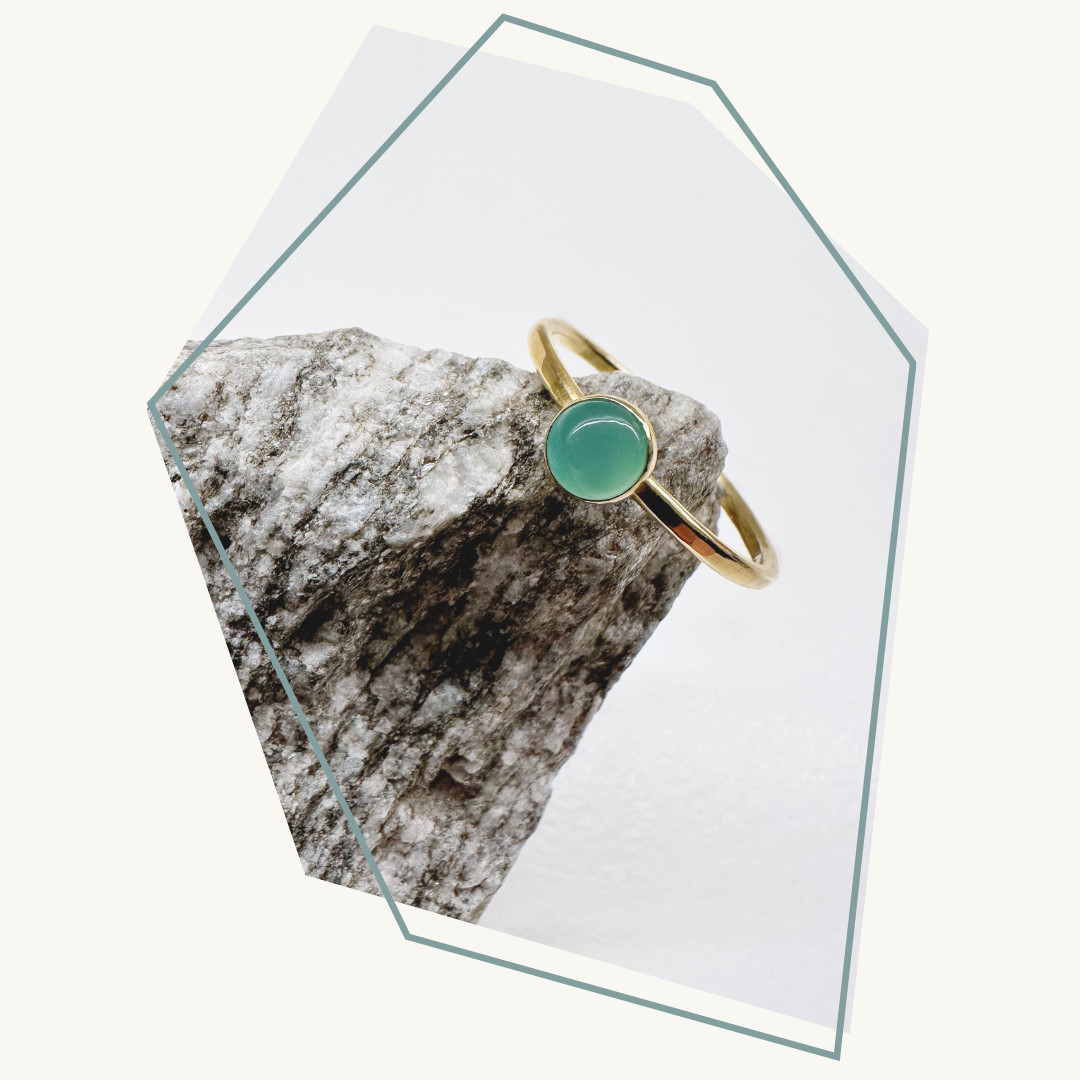 Zilveren ring met geboortesteen - Foto