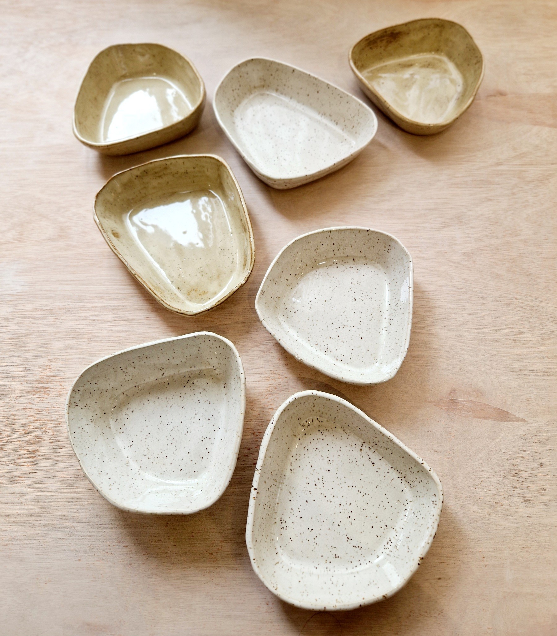 Keramiek kommetjes maken op mal - Foto