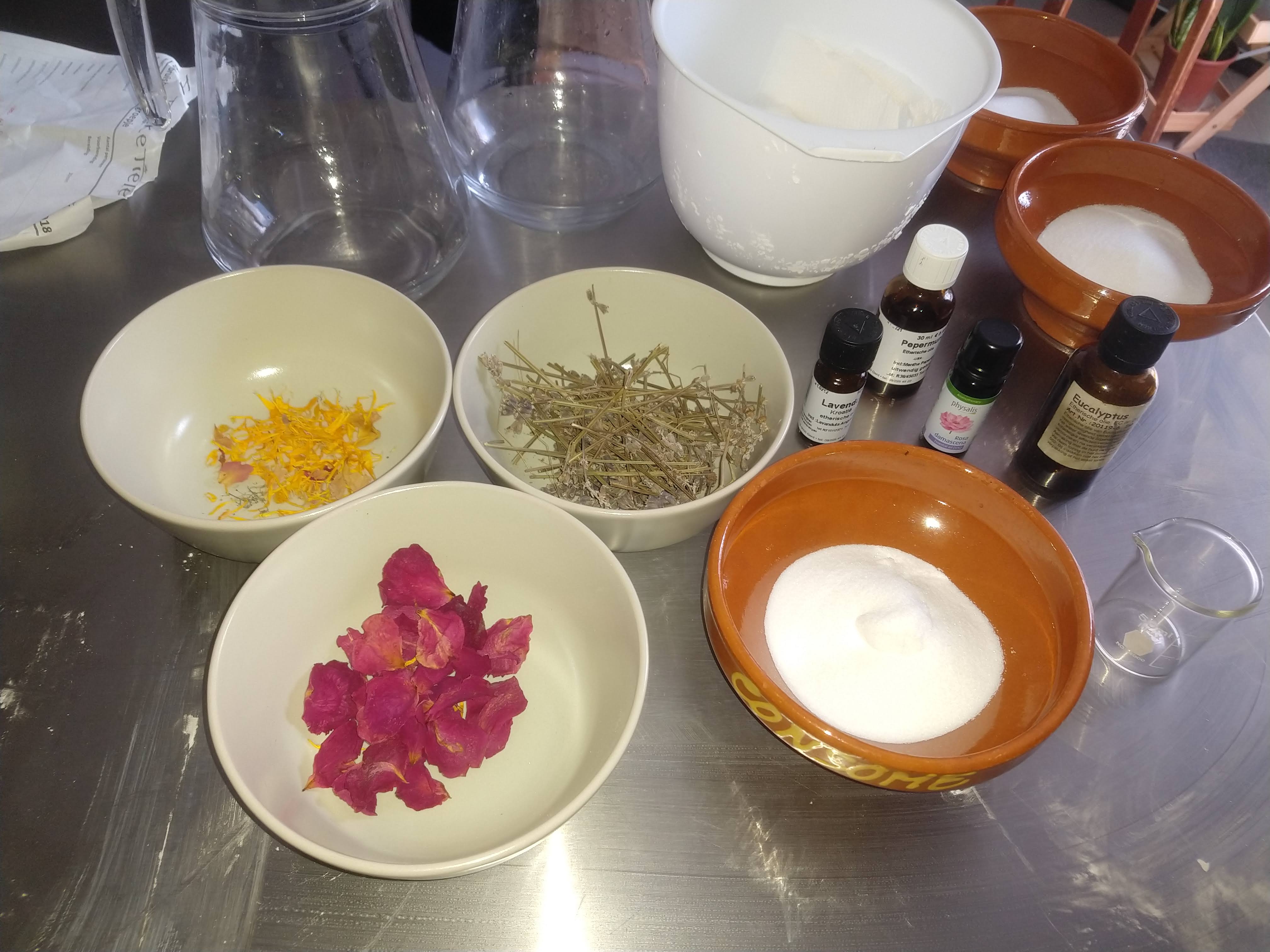 Kruidige kunst - een introductie: zelf bereidingen en Tisanes maken (+15j) 1 sessie 2uur  ( vrn1kr_1212)