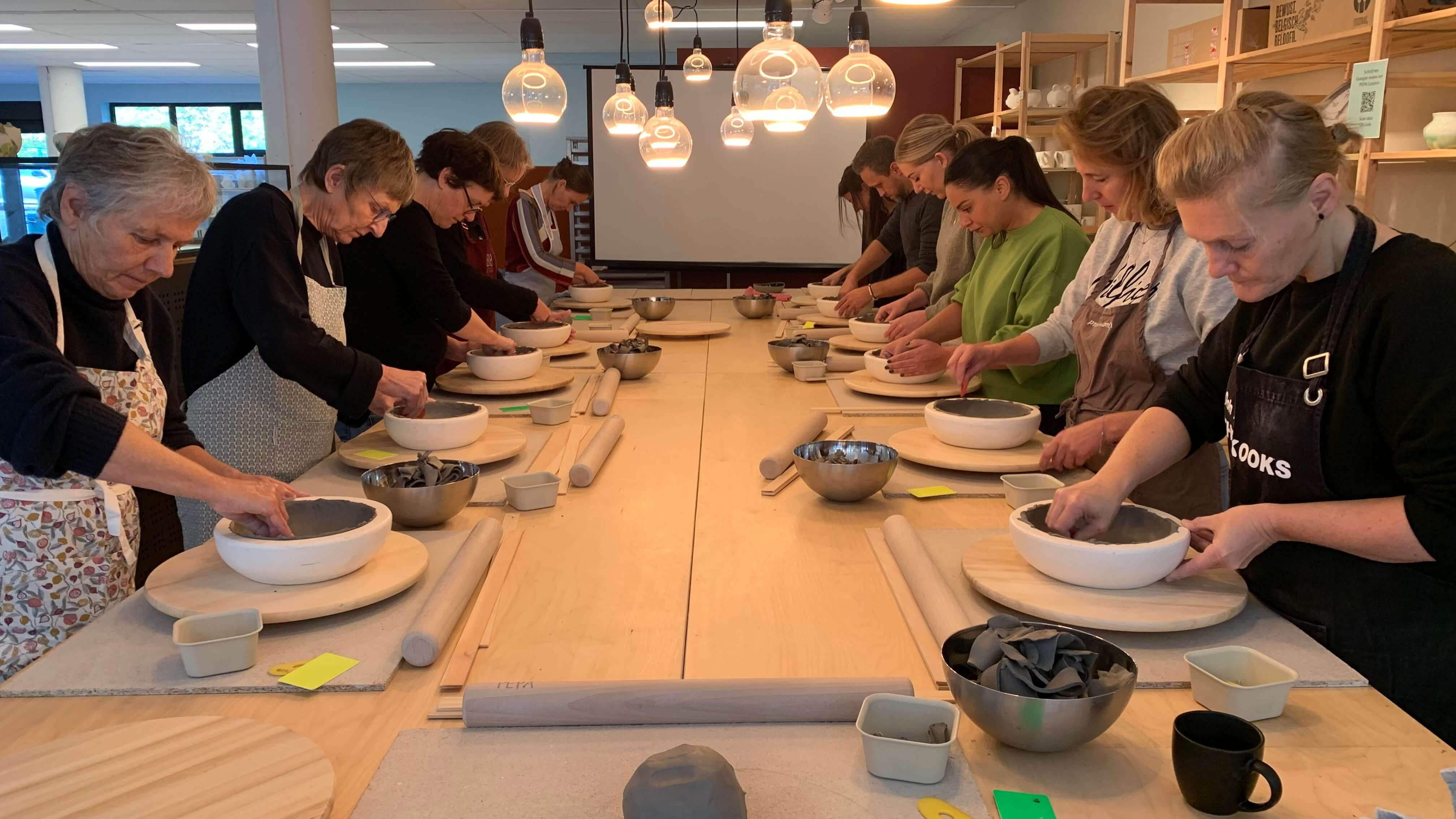 Teambuilding keramiek: maak drie kommen - Foto