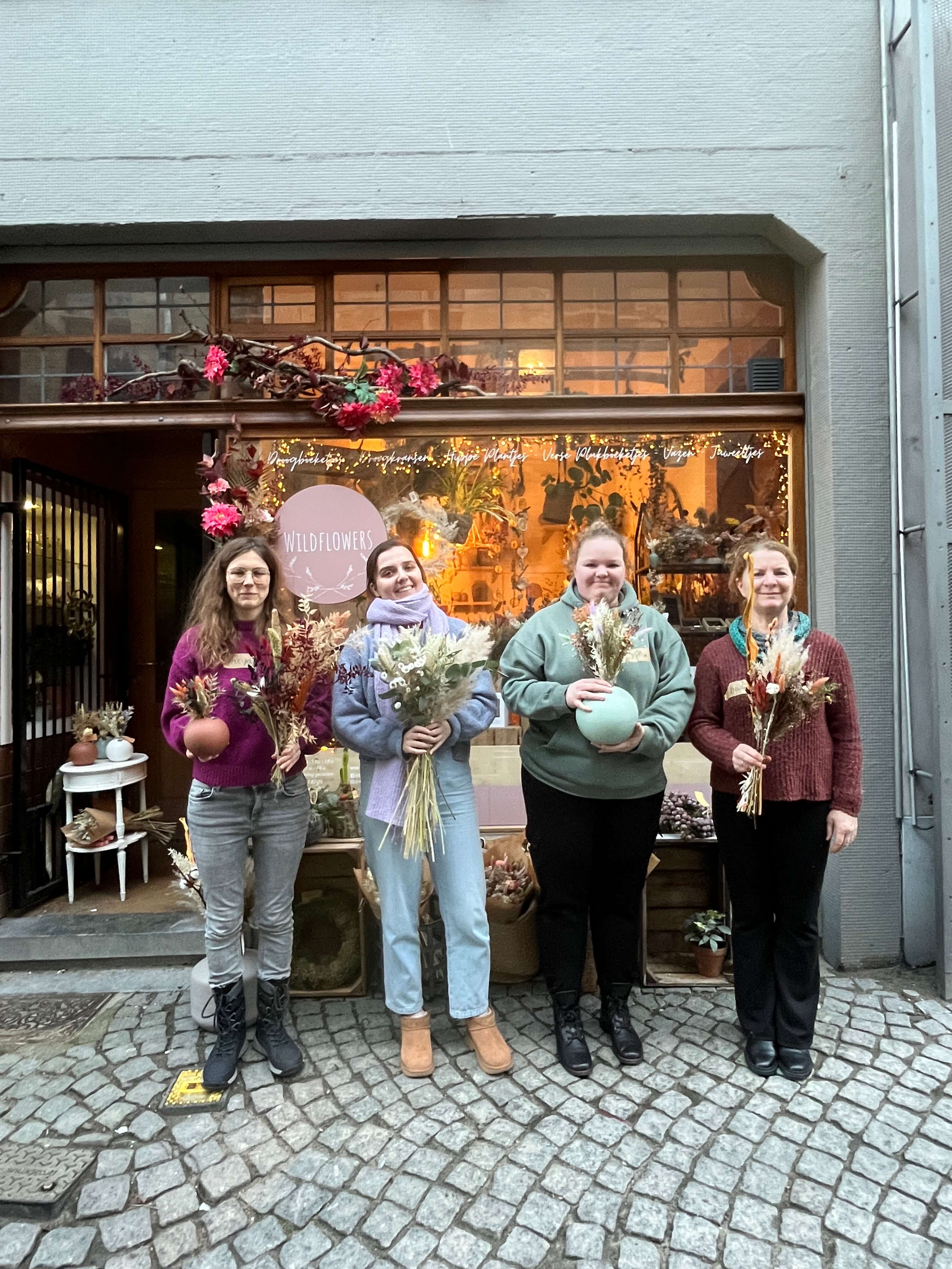 Flower Duo: Haarkammetje & Mini Boeketje - Foto