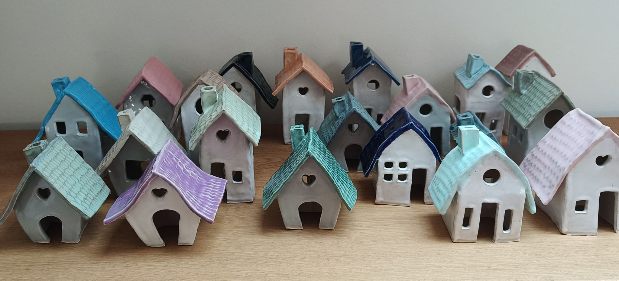 Kersthuisjes in keramiek - Foto