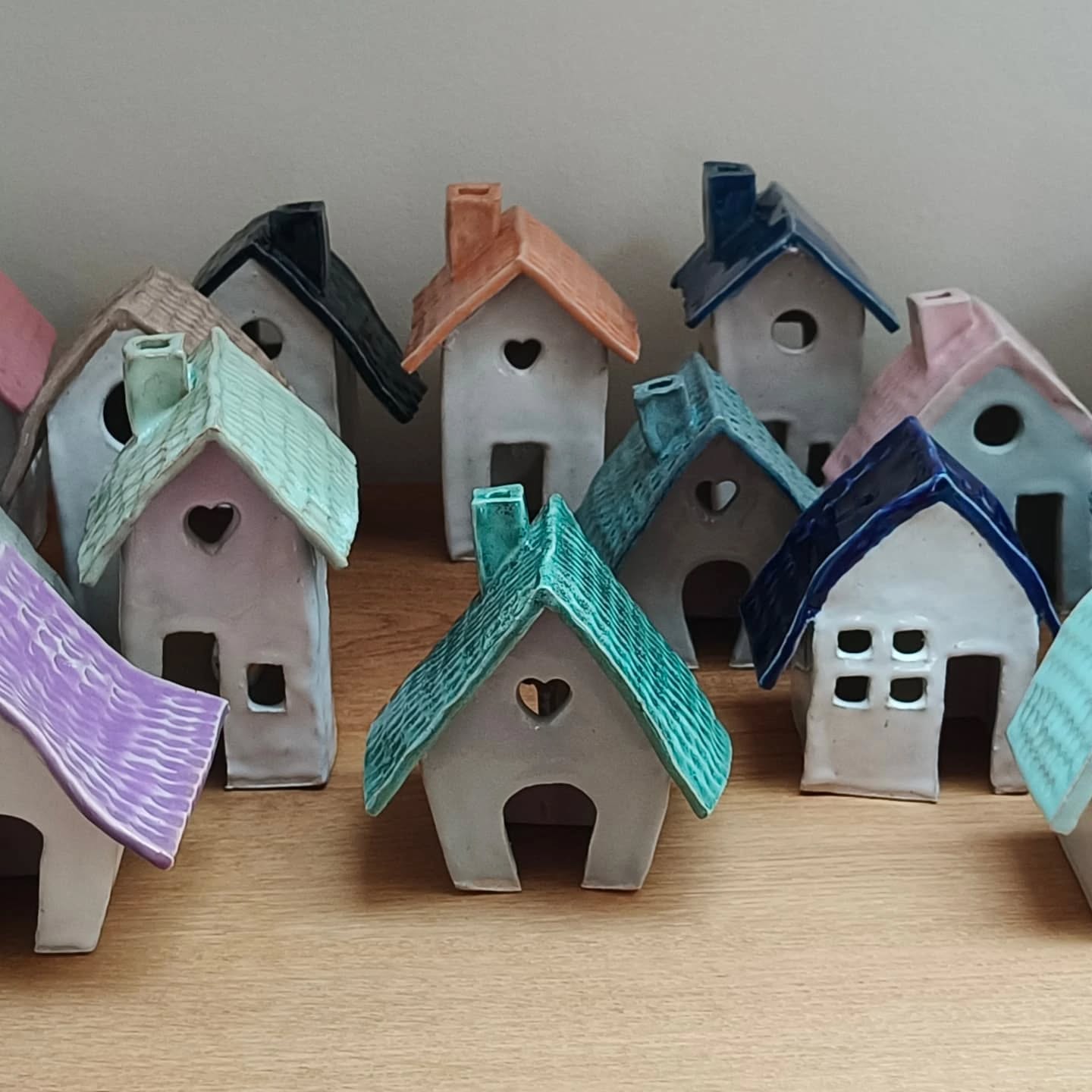 Kersthuisjes in keramiek - Foto