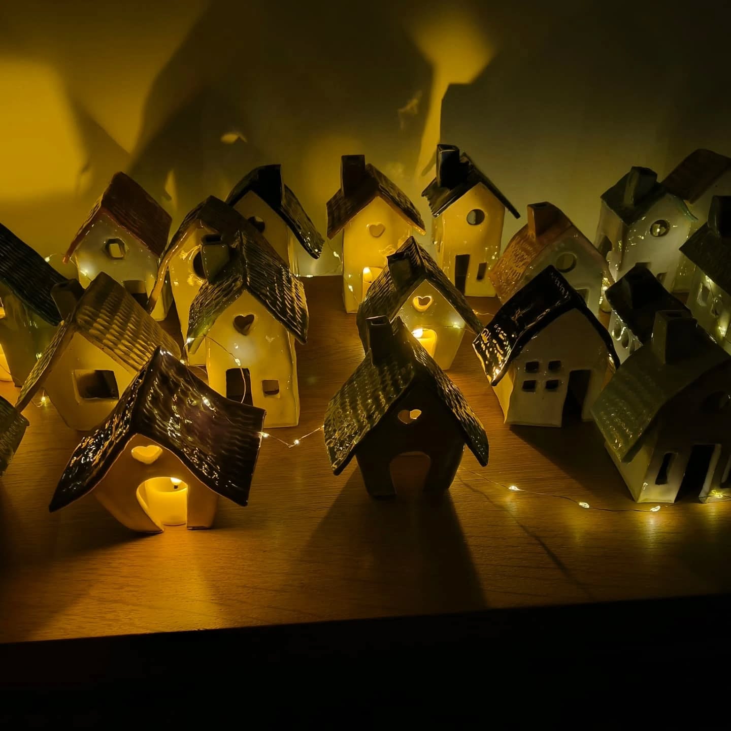 Kersthuisjes in keramiek - Foto