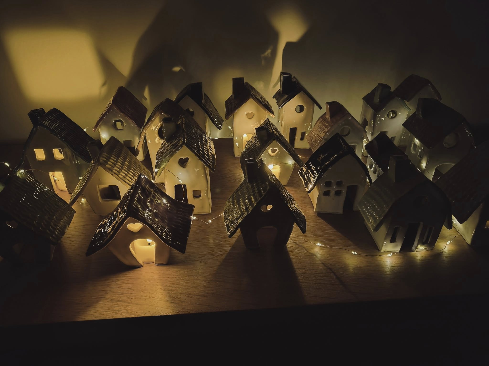 Kersthuisjes in keramiek - Foto