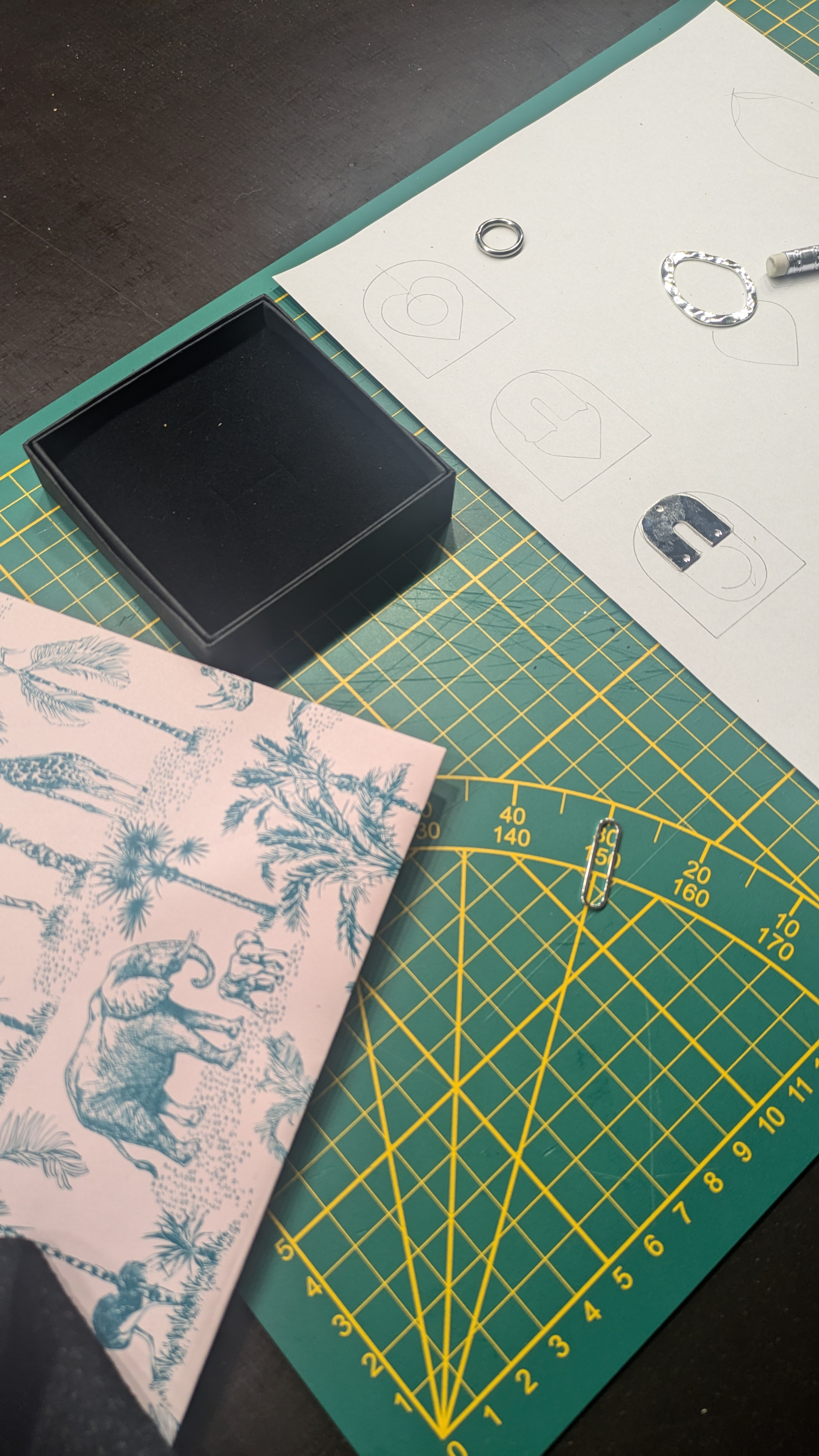 Juwelen in leer workshop - Foto