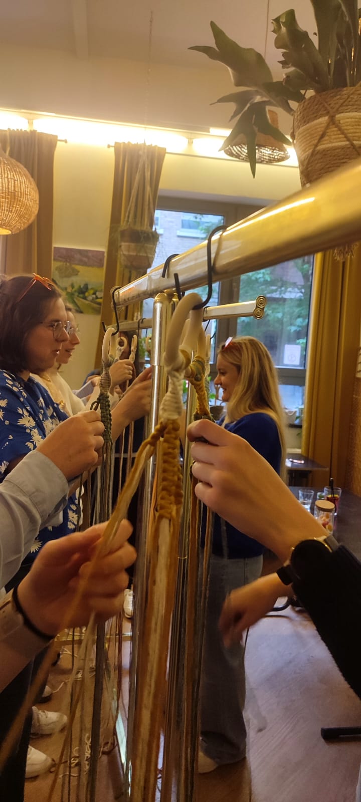 Van touw tot wauw! Workshop macramé plantenhanger - Foto