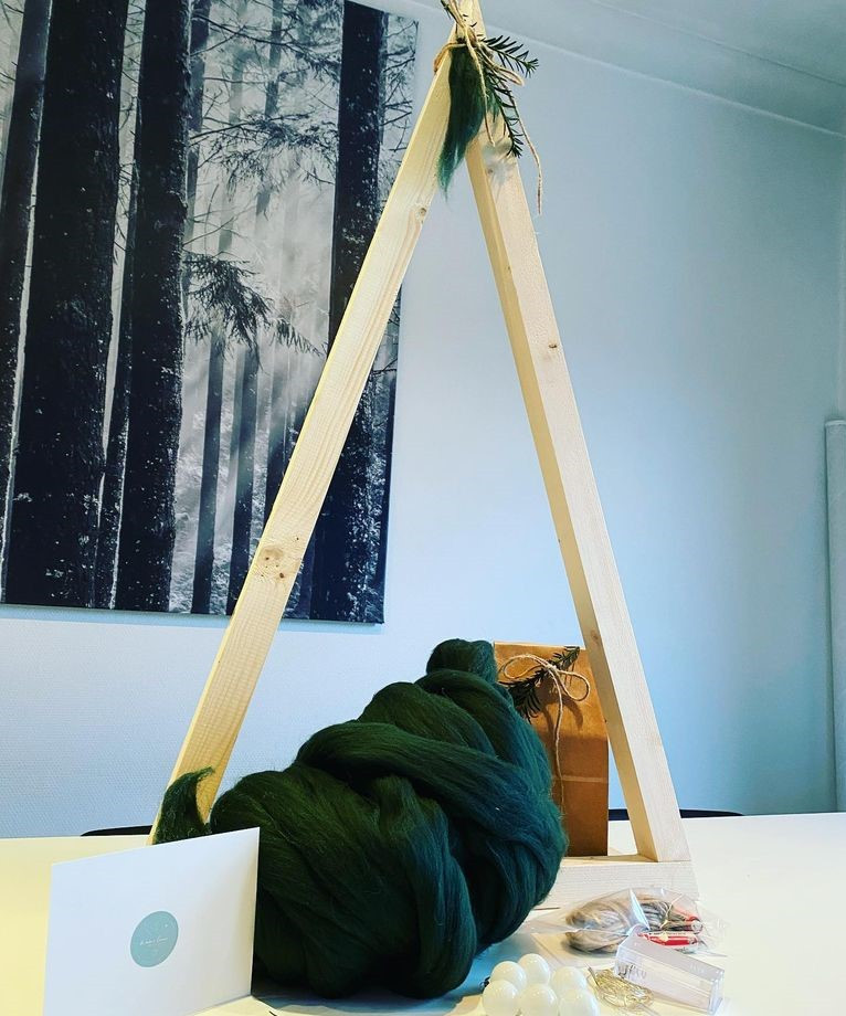 Workshop houten kerstboom met lontwol - Foto