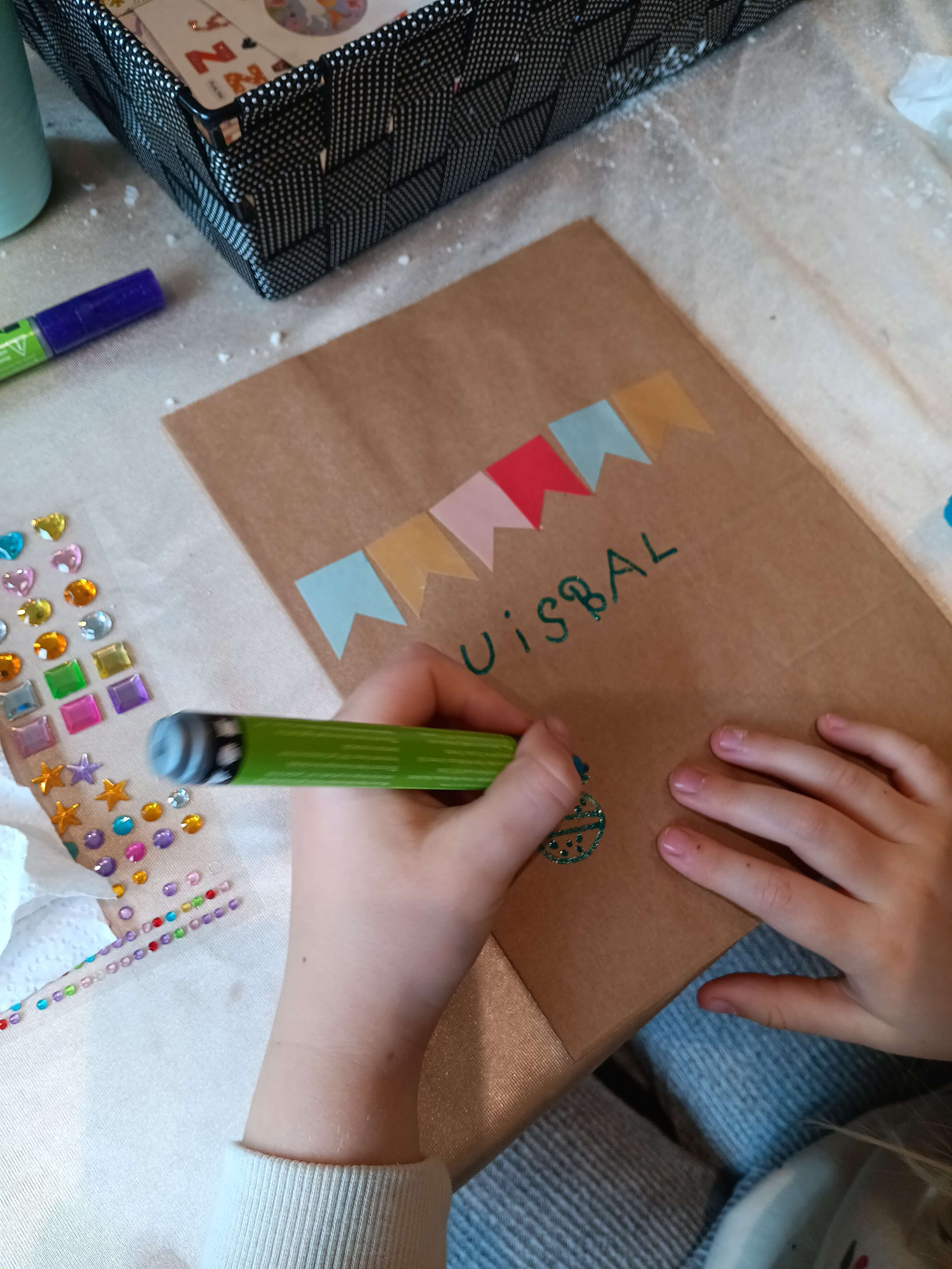 Creatief kinderfeestje Bruisbal en kneedzeep - Foto