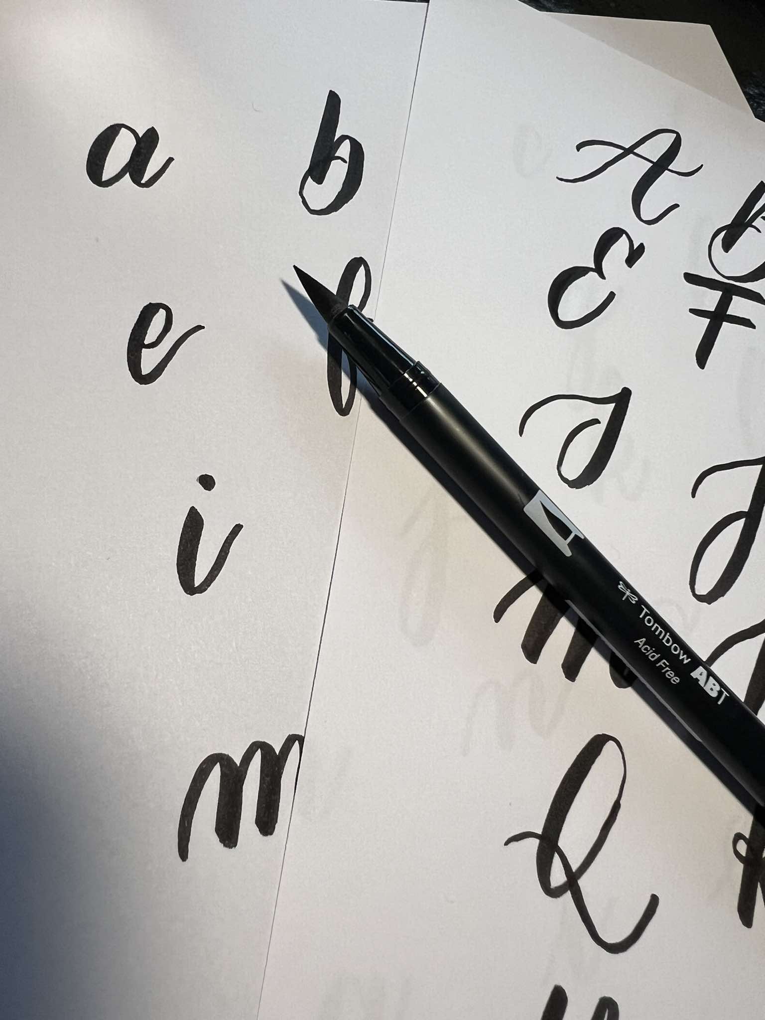 Workshop handletteren basis en maak jouw eigen cadeaulabels! - Foto