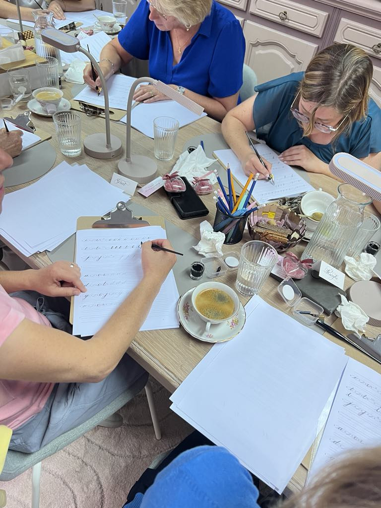 Workshop handletteren basis en maak jouw eigen cadeaulabels! - Foto