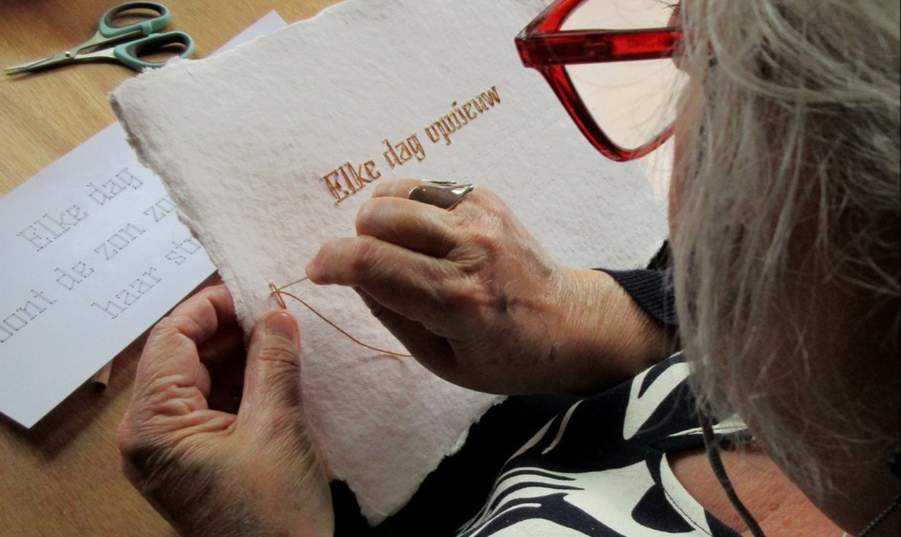 Workshop Haiku borduren met naald & draad, en verwondering. - Foto