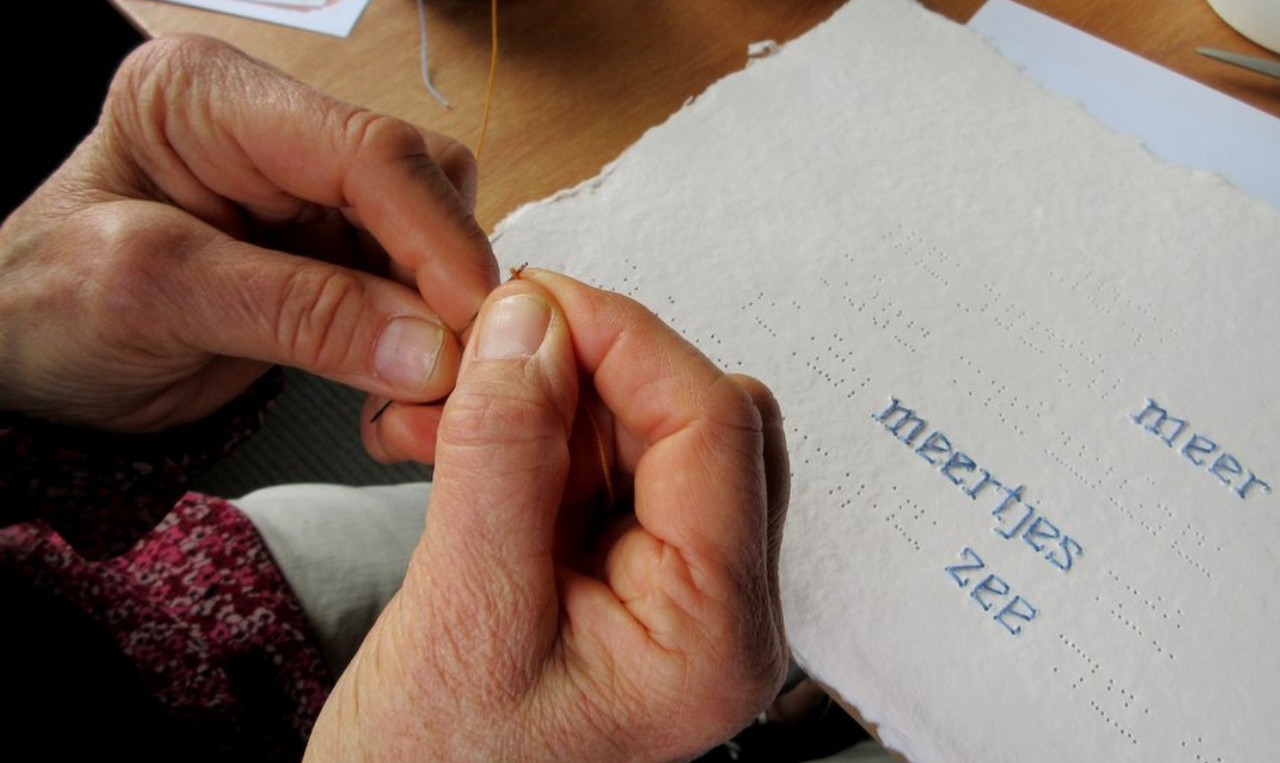 Workshop Haiku borduren met naald & draad, en verwondering. - Foto