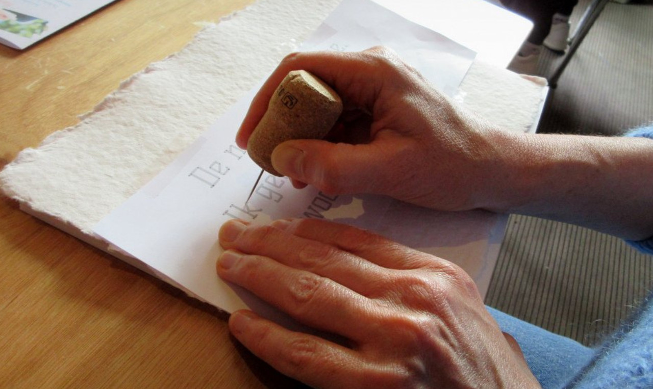 Workshop Haiku borduren met naald & draad, en verwondering. - Foto