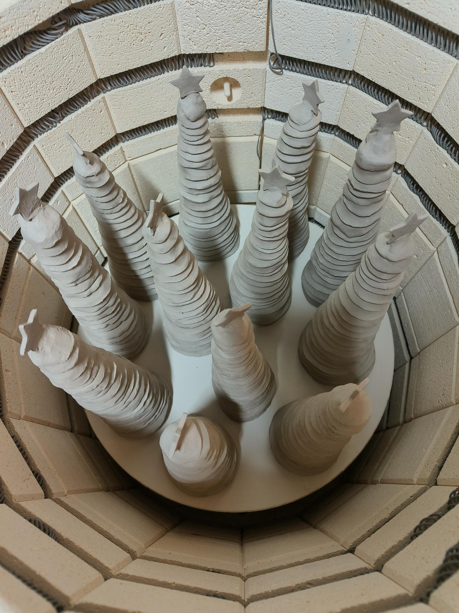 Kerstboompjes in keramiek - Foto