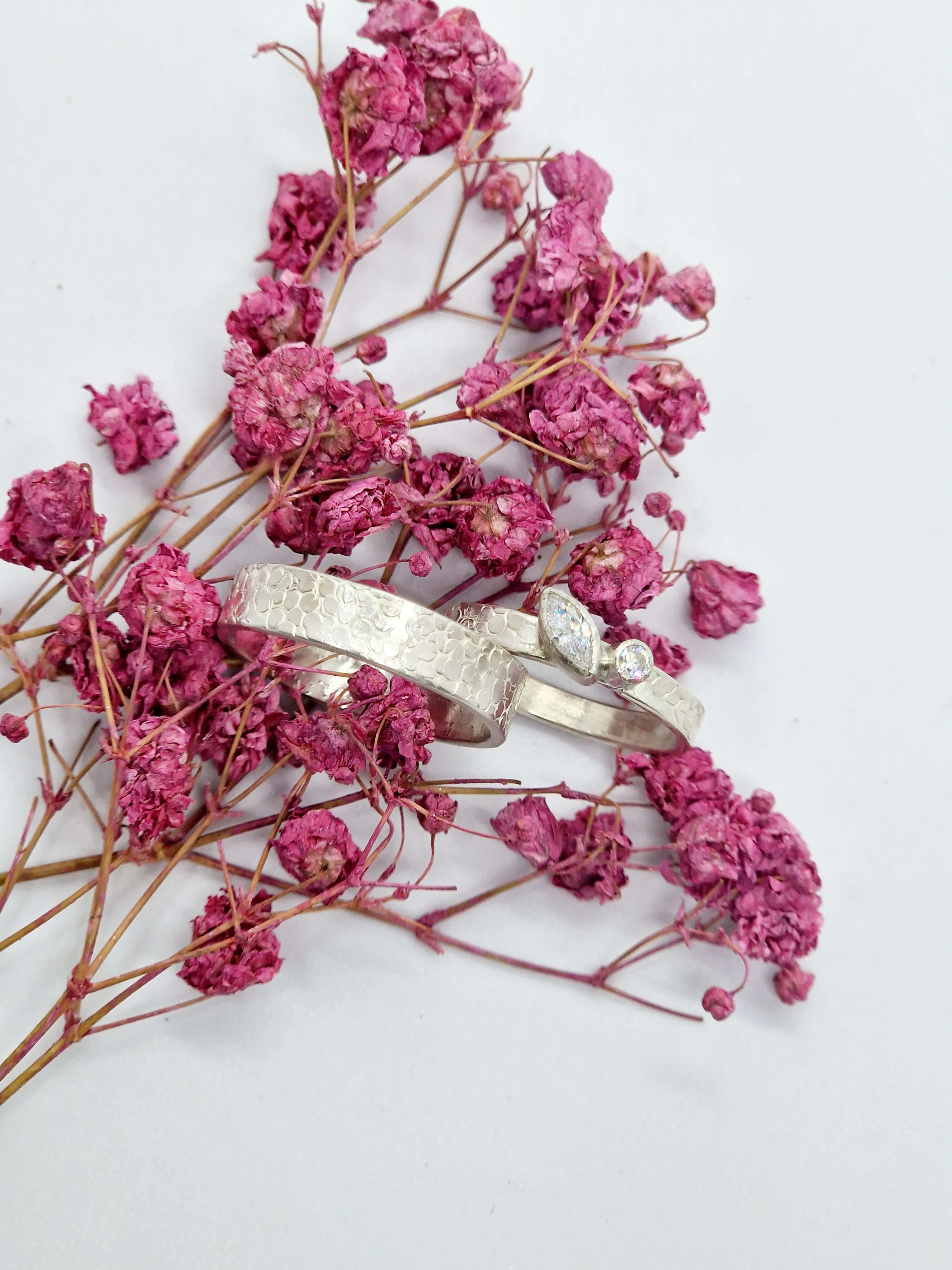 Zilveren trouwringen smeden – een unieke ervaring voor twee