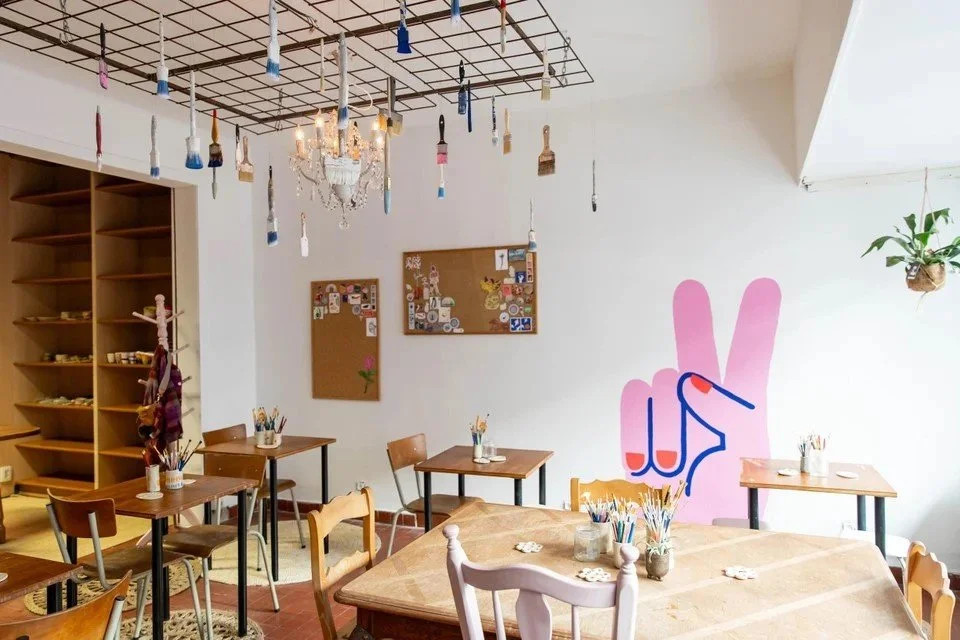 Pottery Painting & Sip - Workshop Hero Community Event - XMAS editie 🎄 - Foto