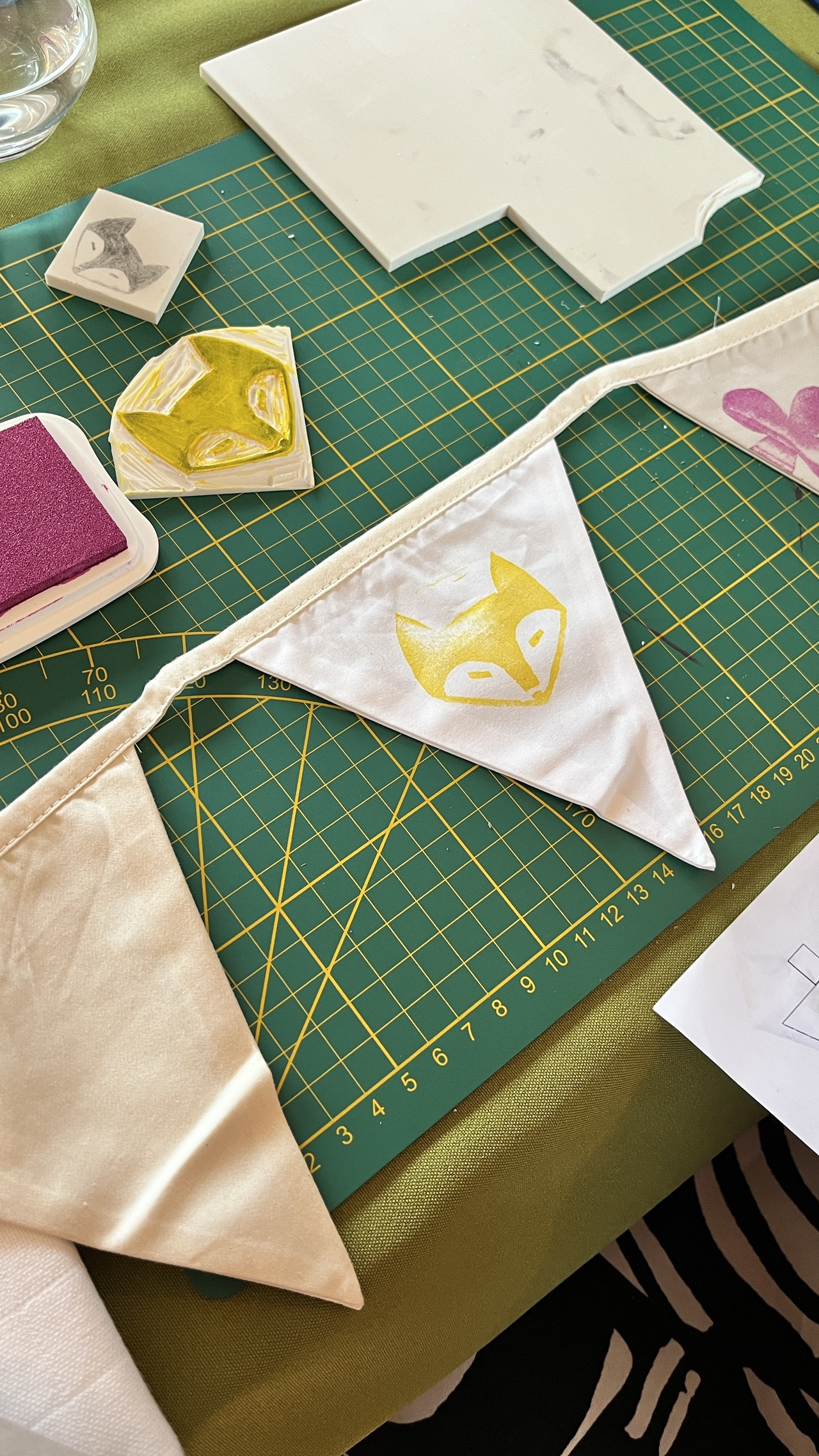 Babyshower Blockprinten op Rompers, Vlaggenlijn of Hydrofiele doeken - Foto