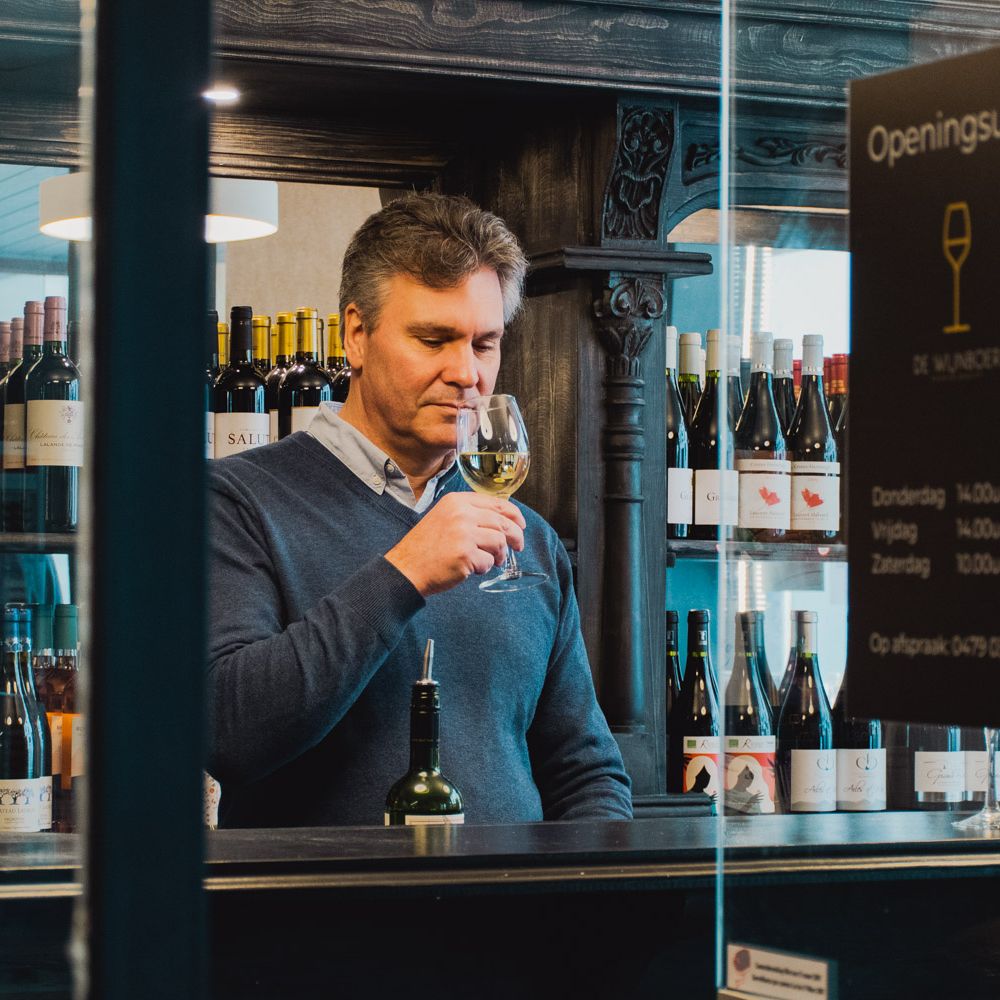 Black tasting, wijn proeven zonder zicht.