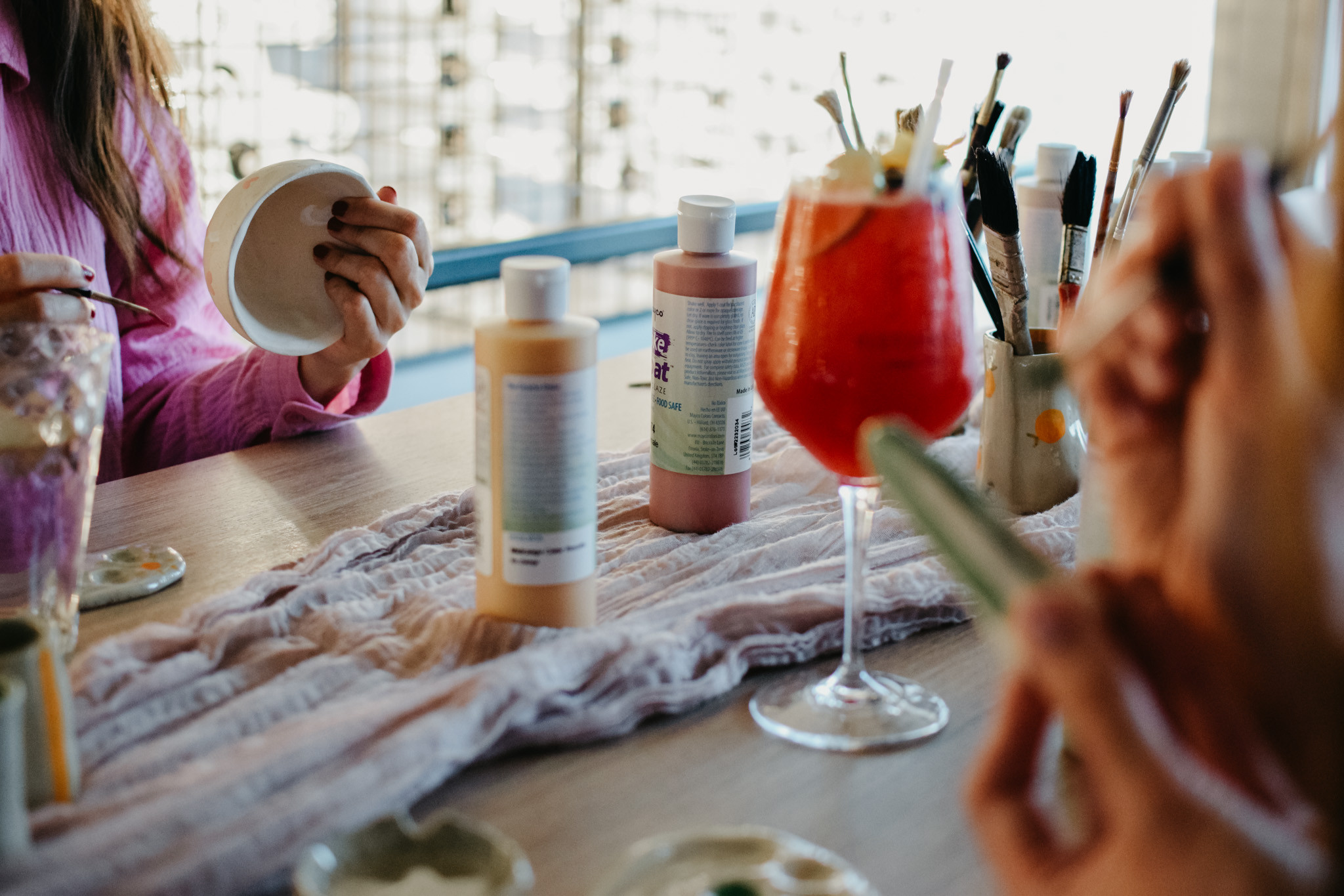 Pottery Painting & Sip Workshop @ De Vleeshalle 🎨🍸 15u-17u - Foto