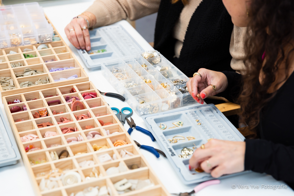 Unieke Resin art oorbellen maken - Foto