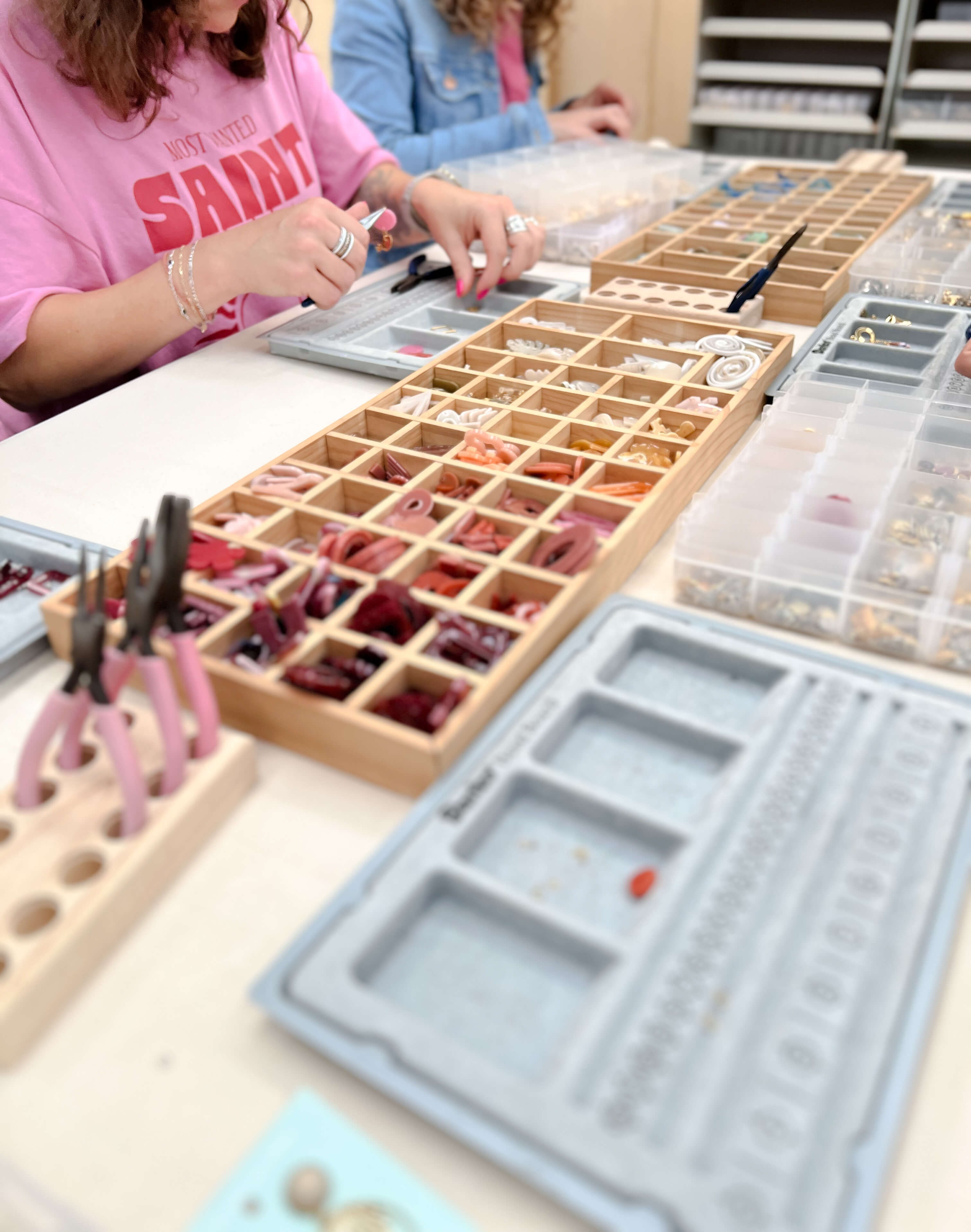 Unieke Resin art oorbellen maken - Foto