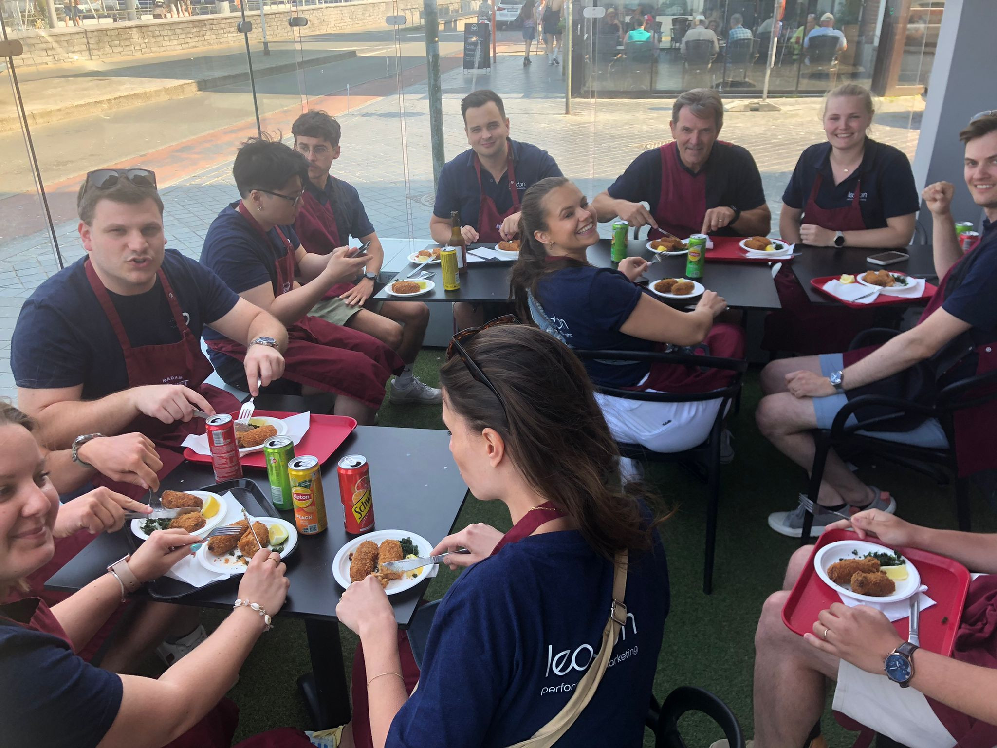 Garnaal kroketten rollen en smullen - Foto