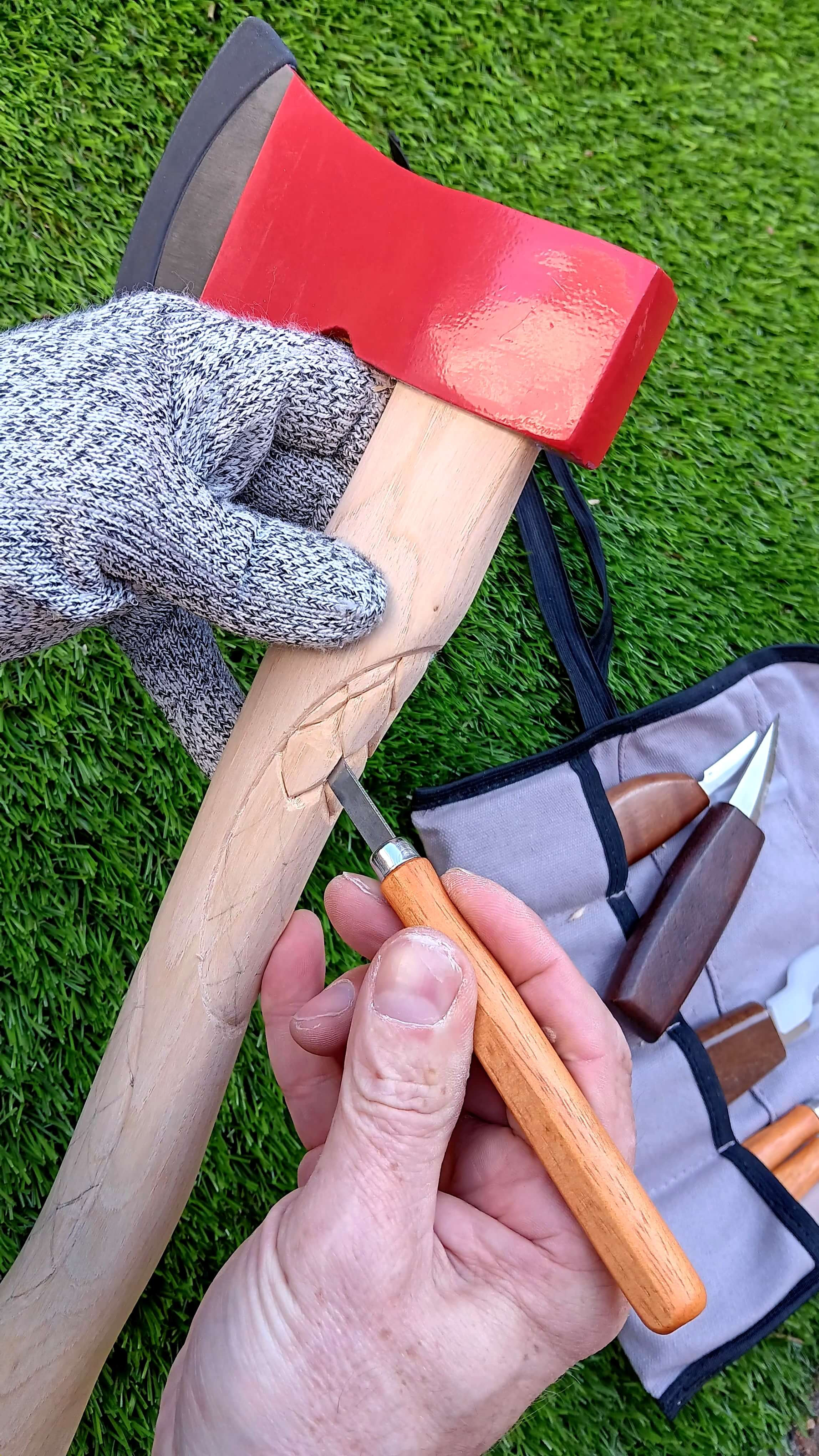 Viking Bijl - Workshop Houtsnijden voor beginners - Foto