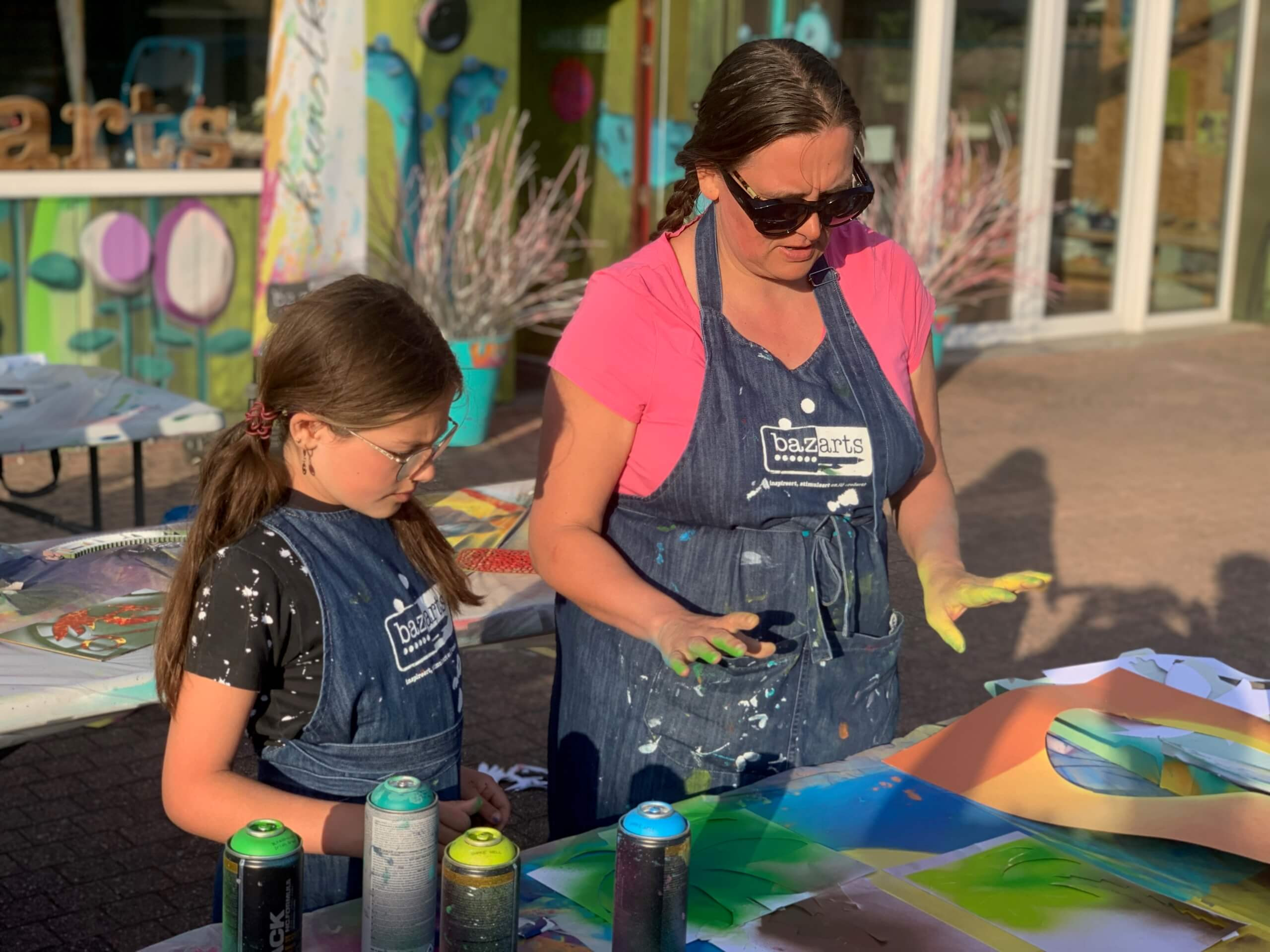 Ouder-tiener 10+: Graffiti stencil art (December) - Foto