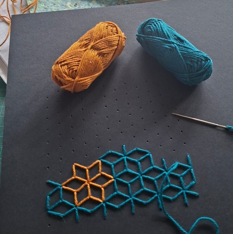 BORDUREN OP KARTON - Foto