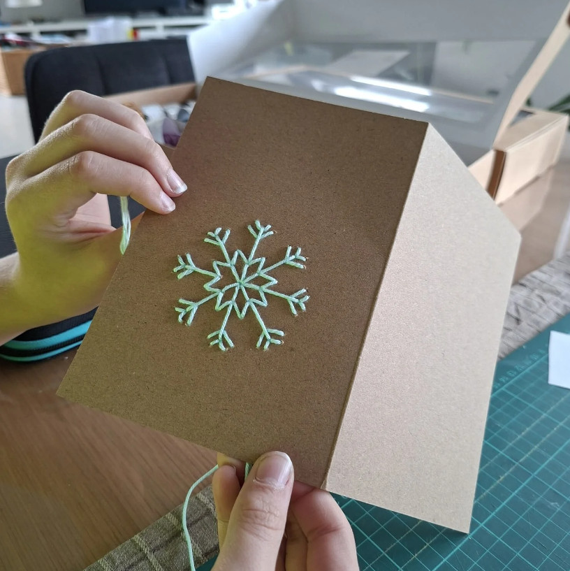 BORDUREN OP KARTON - Foto