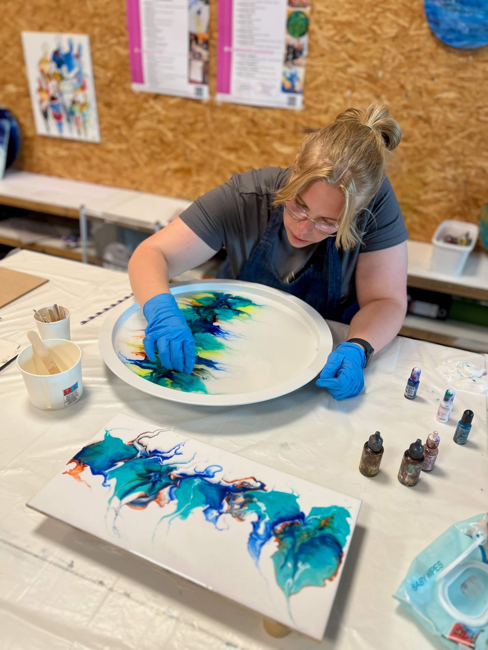 Resin Art/epoxy – Basistechnieken en bijzettafeltje (Maart) - Foto