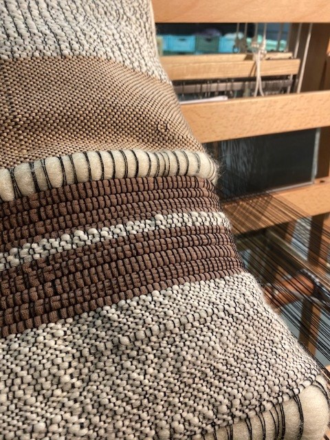 Vrij Weven: Jouw creatieve escape   Experimenteren, ontspannen & iets unieks creëren. 🌿 - Foto