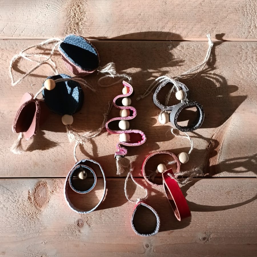 Workshop: Kerstballen van leder