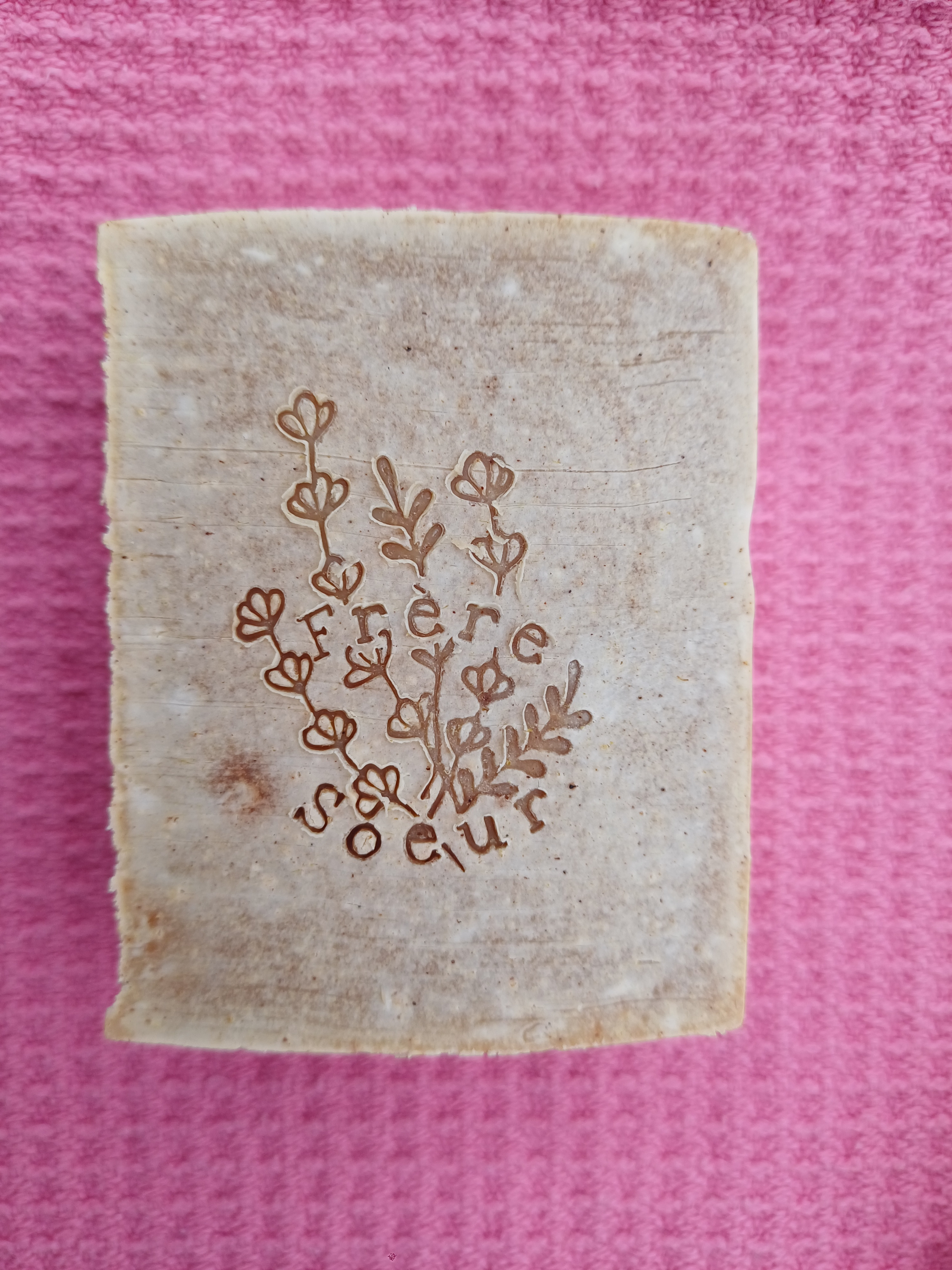 Bloemen en natuurlijke kleuren in natuurzeep - Foto