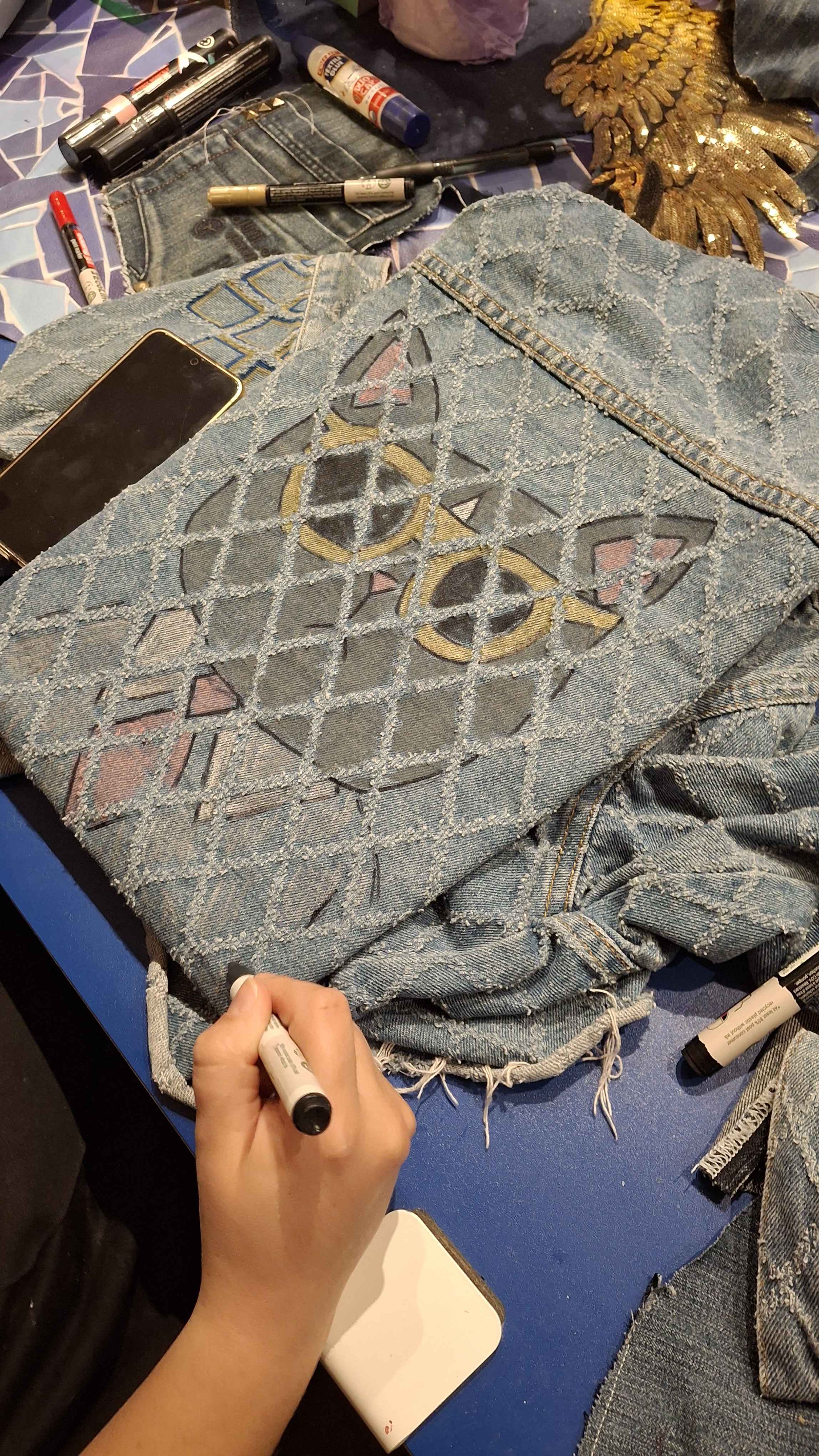 Jeansjasjes pimpen voor groepen - Foto