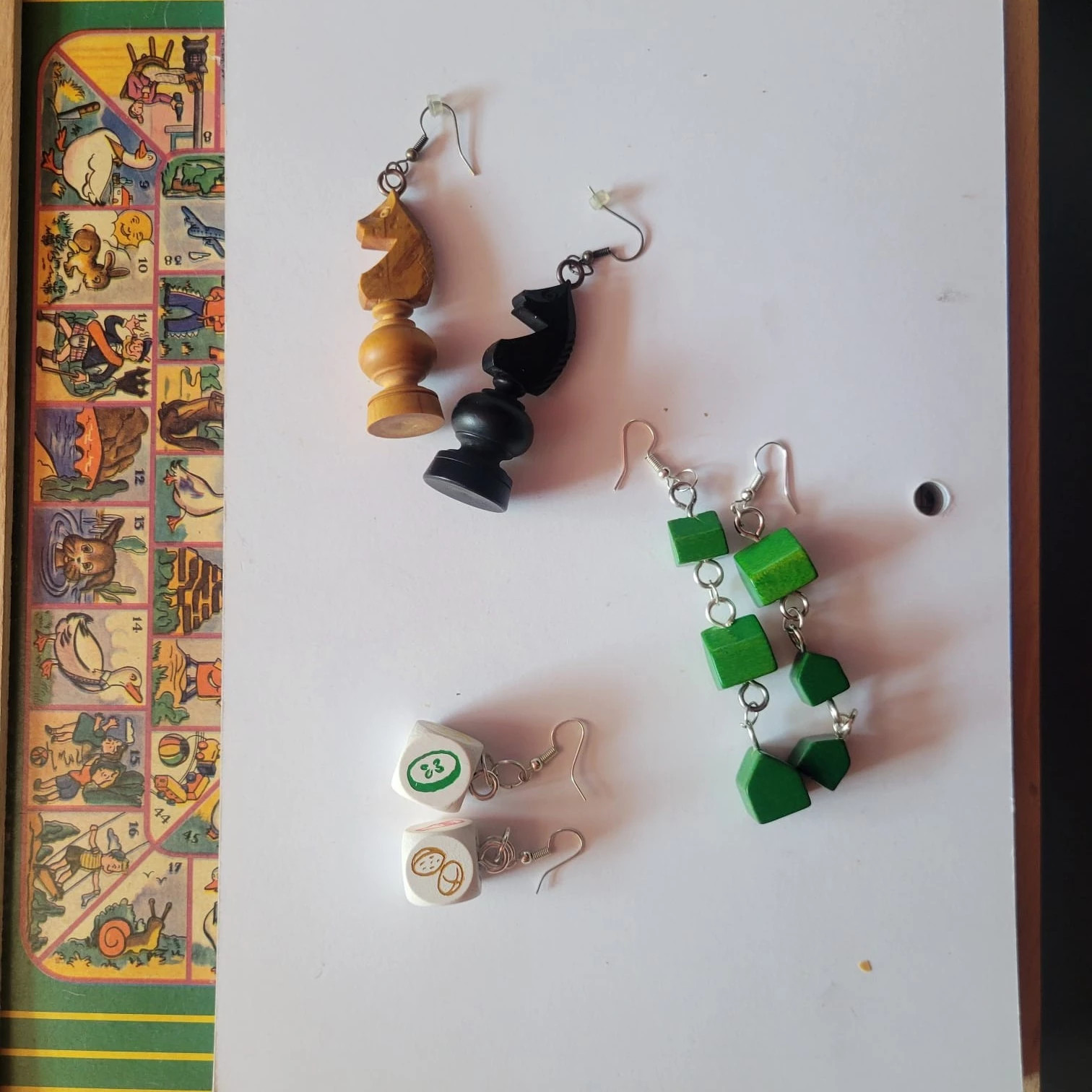 Spelletjes - oorbelletjes van houten RESTjes! - Foto