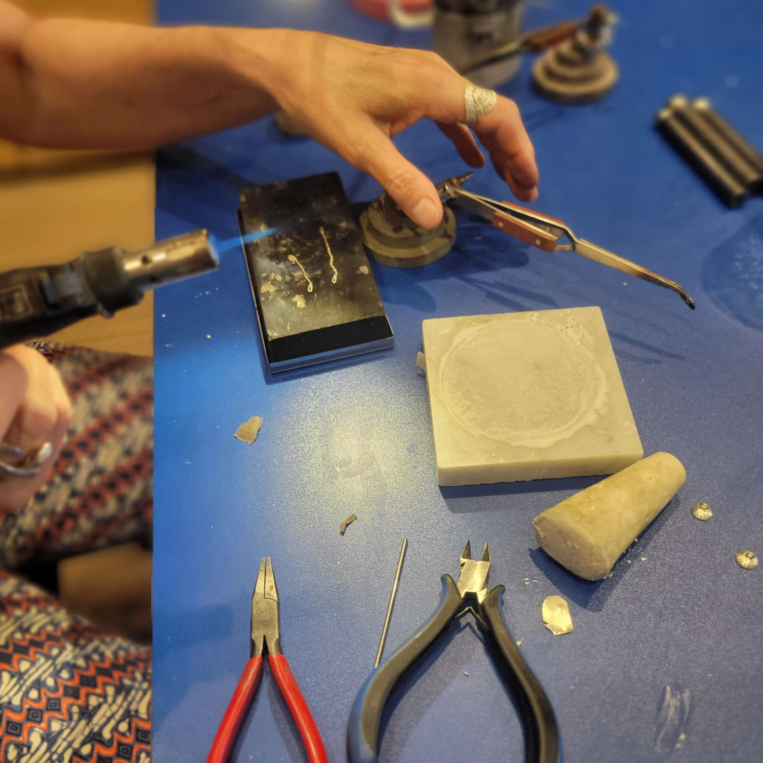 Duoworkshop Juweel op maat met Crazyclage bij REST - Foto