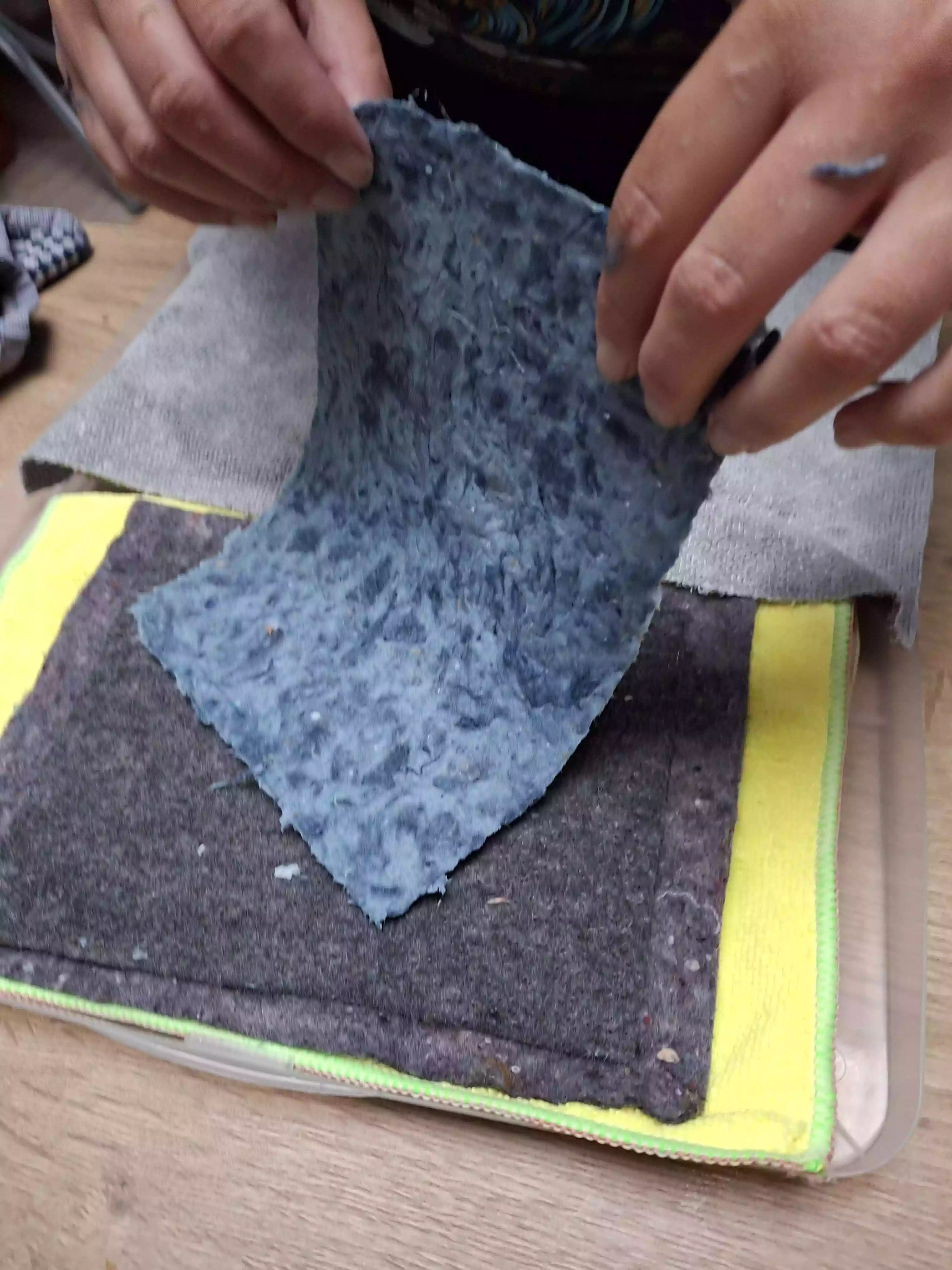 Workshop papier scheppen voor world recycling day - Foto