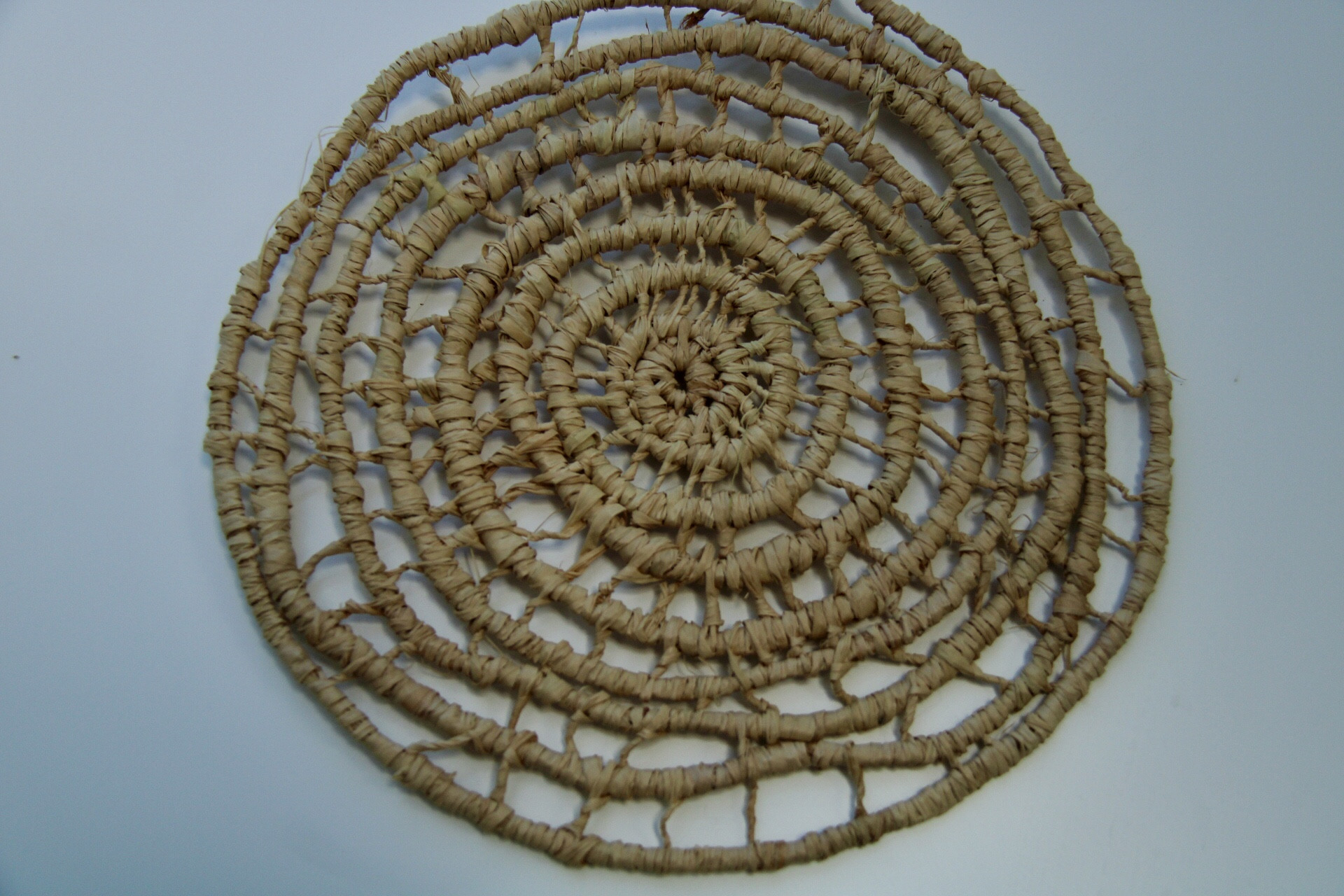 Weven Rafia Circle Art - Foto