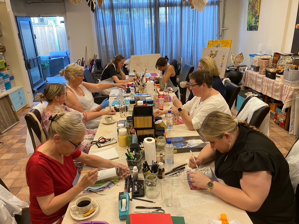 Fles beschilderen met lamp - Foto