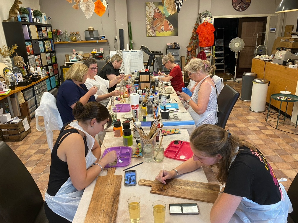 Fles beschilderen met lamp - Foto