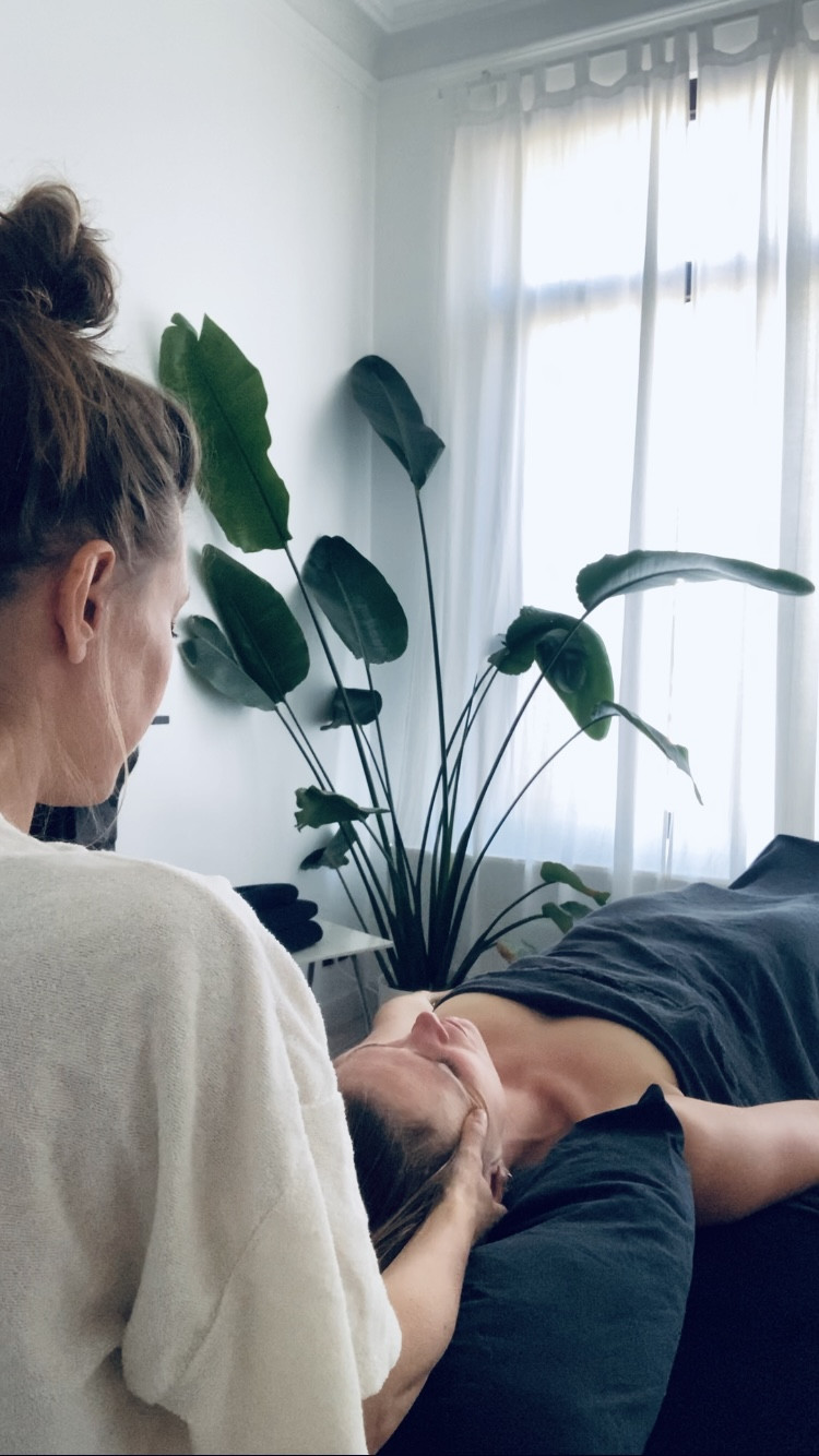 MASSAGE AT WORK - Foto