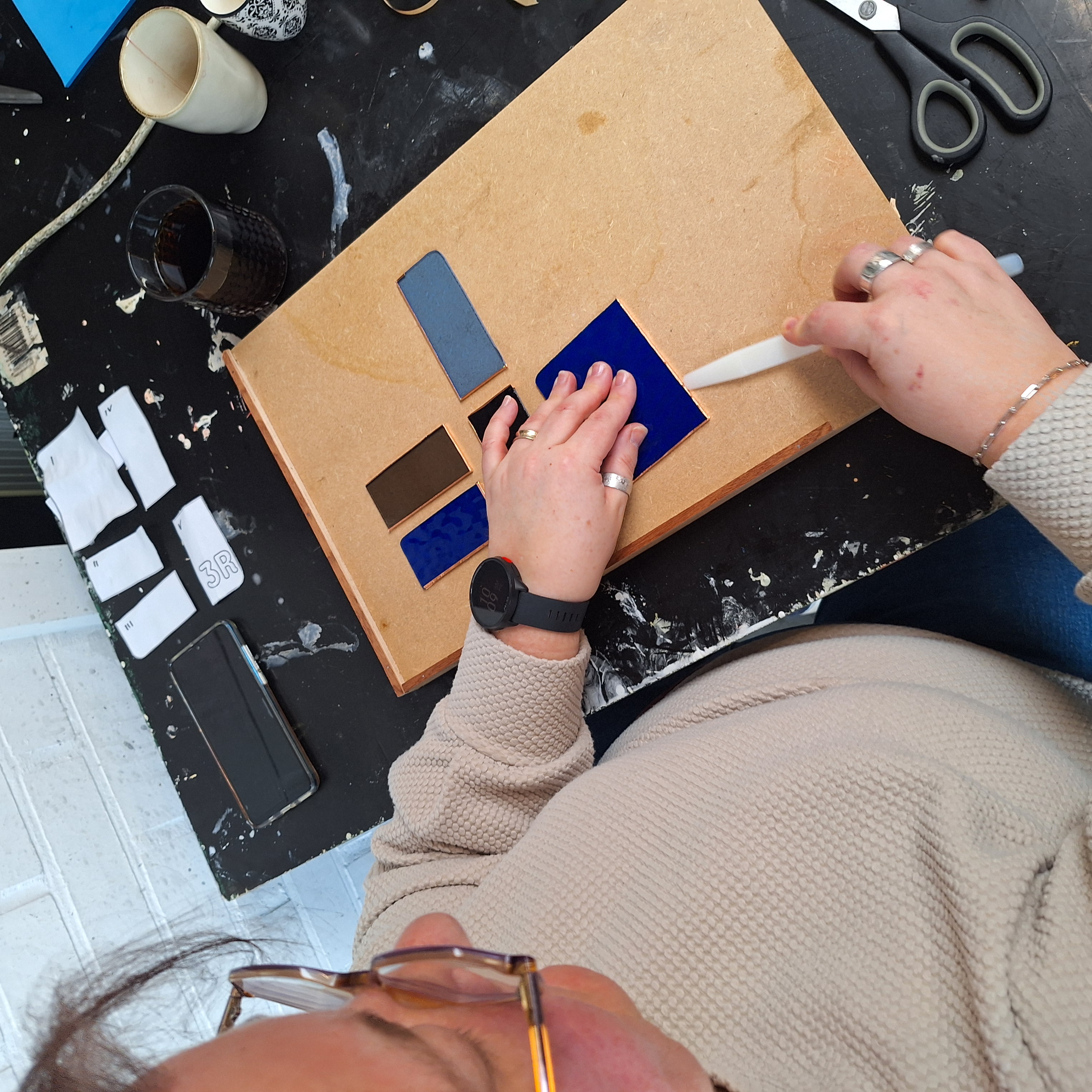 Workshop raamhanger glas in lood - koperfolie - Foto